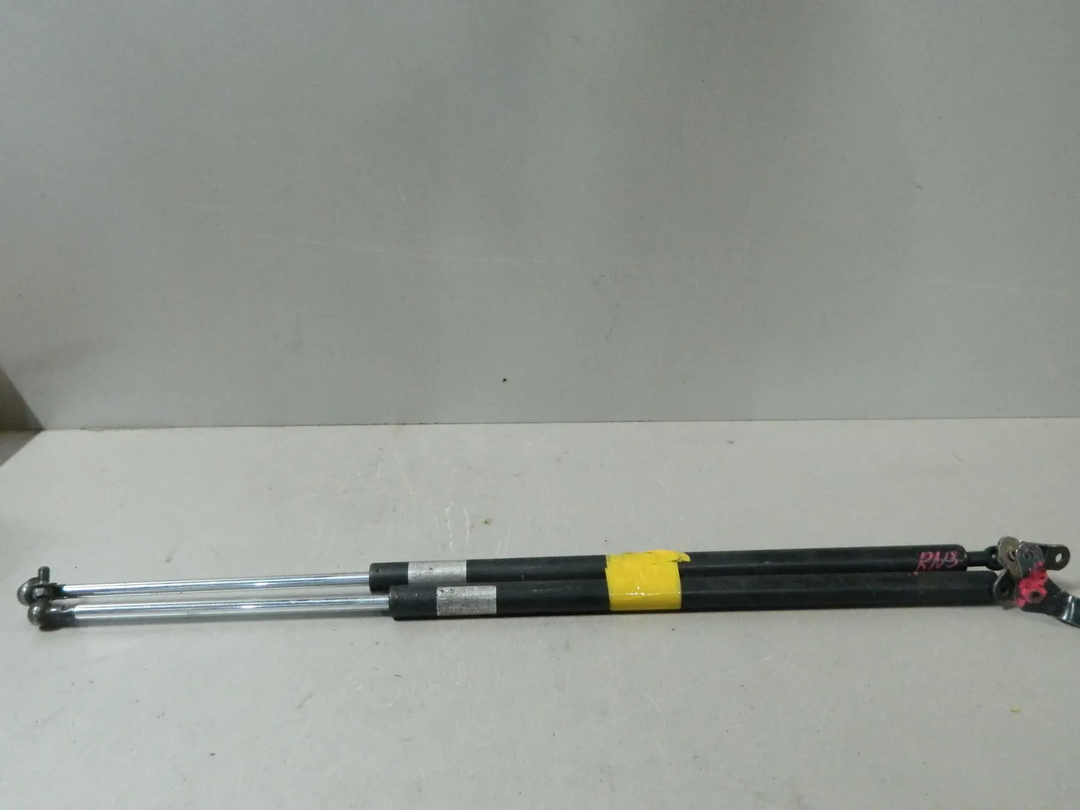 Амортизатор багажника HONDA STREAM RN3 (Контрактный) 81528980