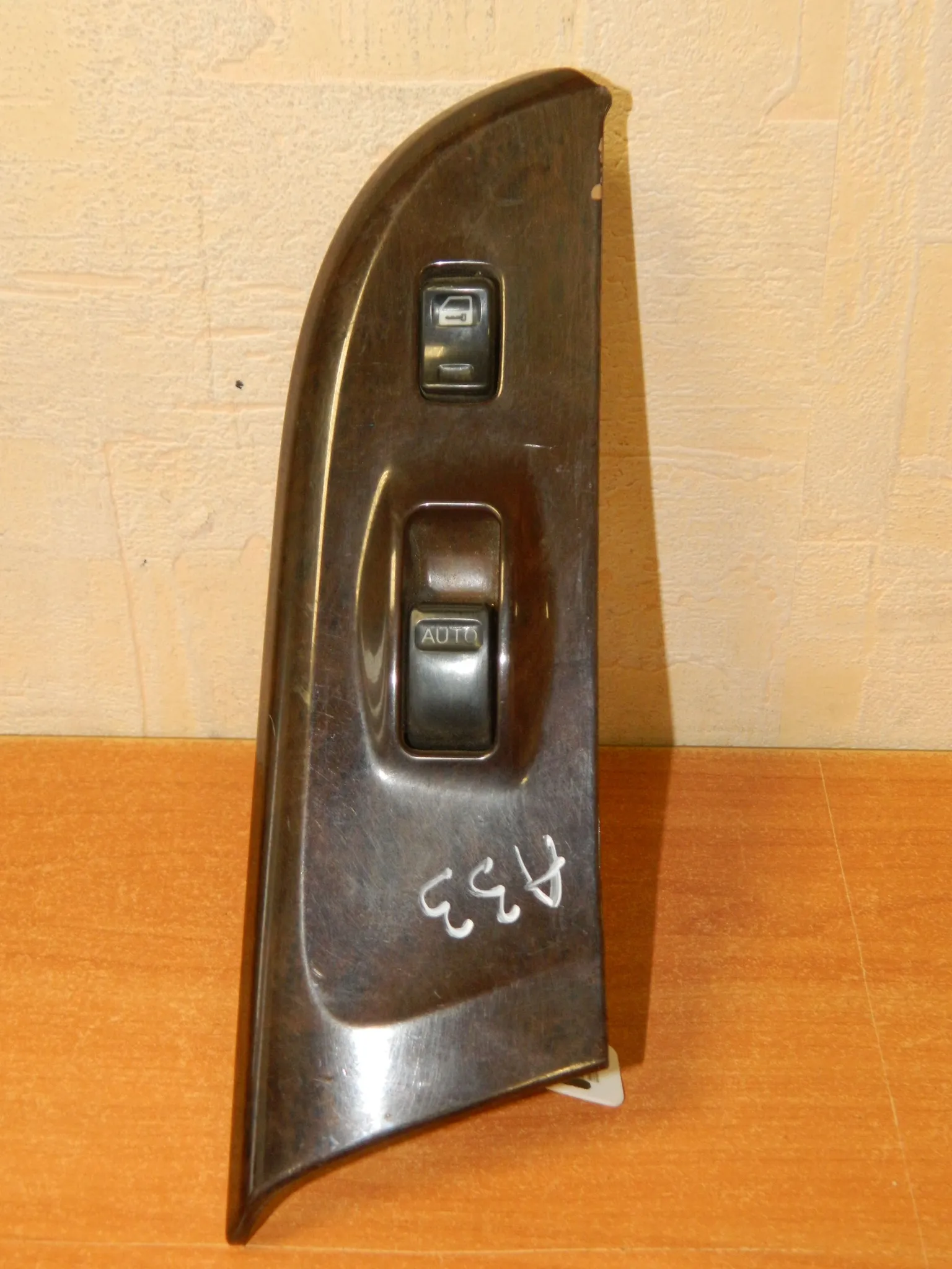 Блок управления стеклоподъемниками NISSAN MAXIMA A33 Перед Прав (Б/У) 76010