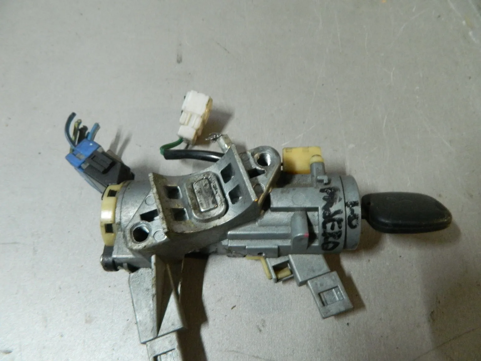 Замок зажигания MITSUBISHI PAJERO IO H66W (Контрактный) 81528819