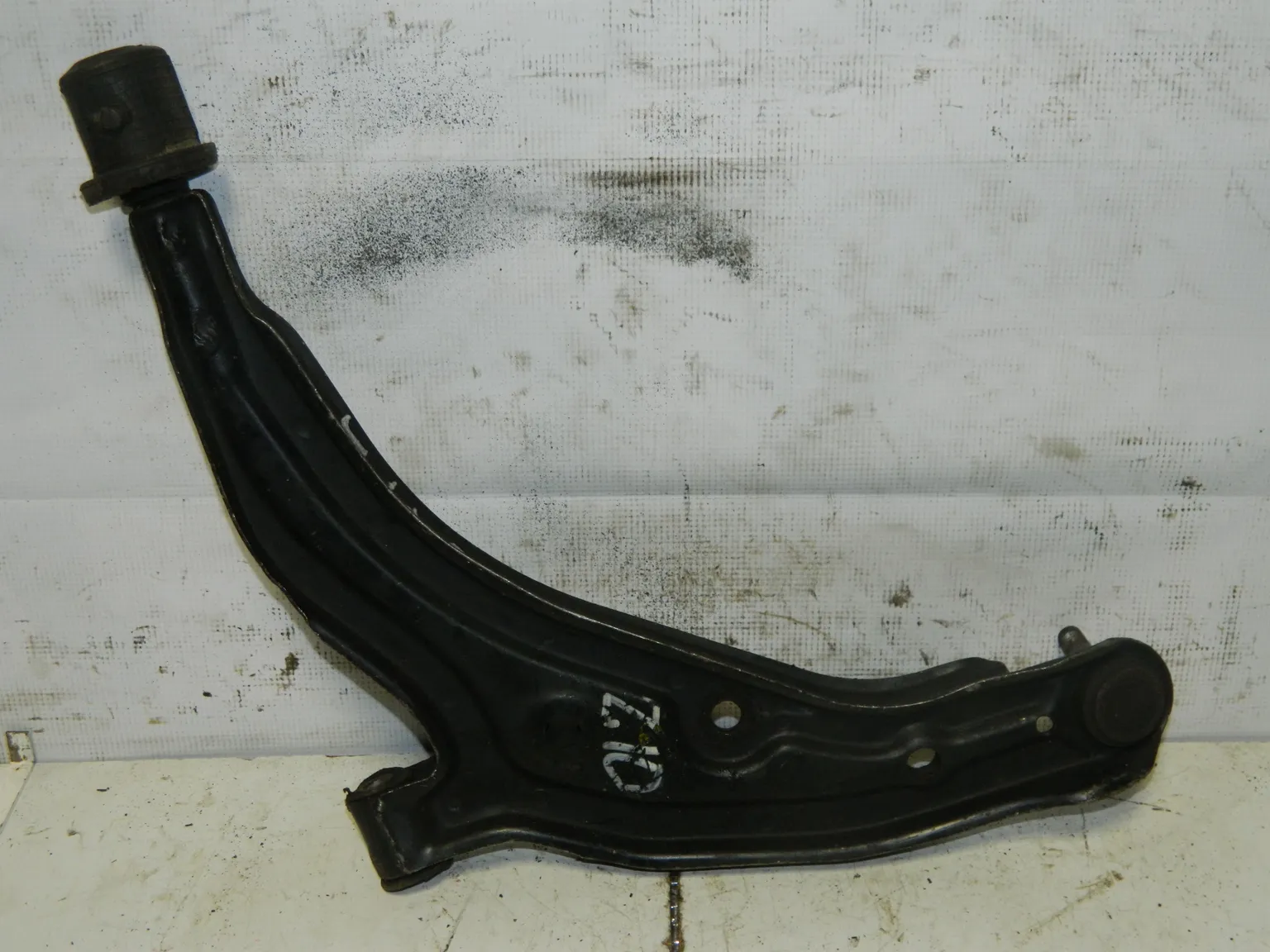 Рычаг подвески NISSAN CUBE Z10 Перед Прав (Контрактный)