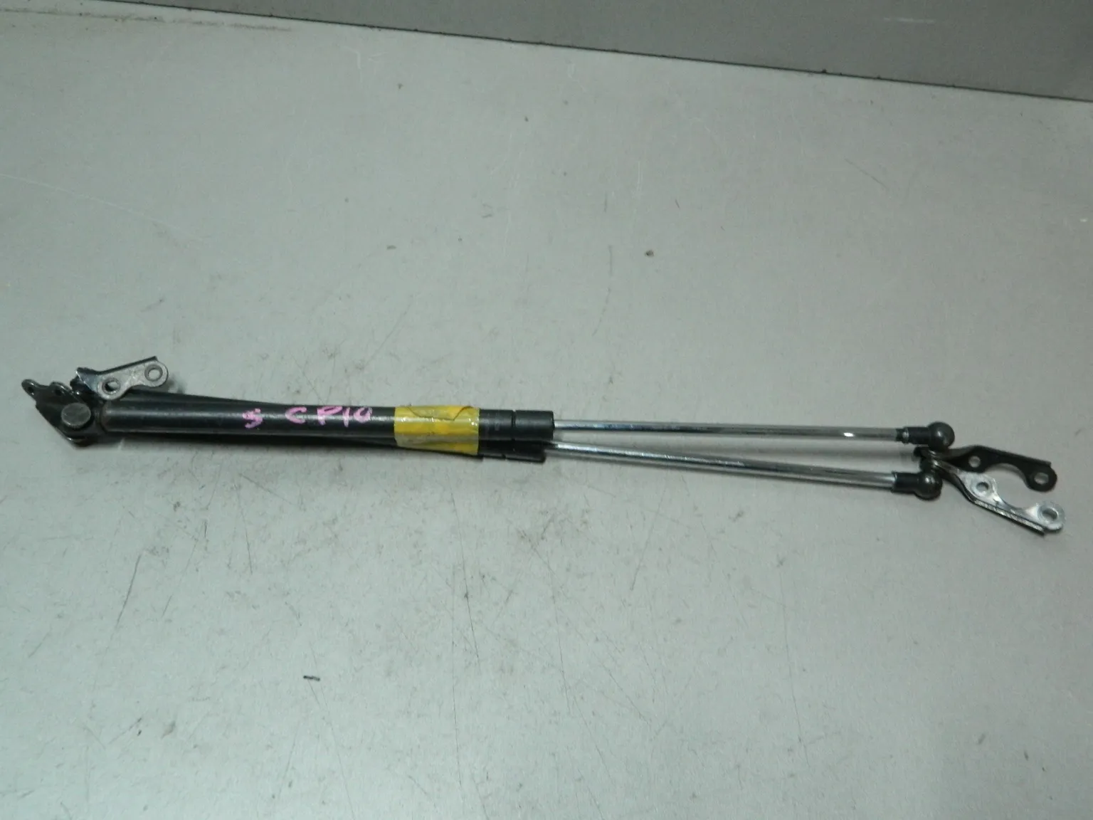 Амортизатор багажника TOYOTA VITZ SCP10 (Контрактный) 81532257