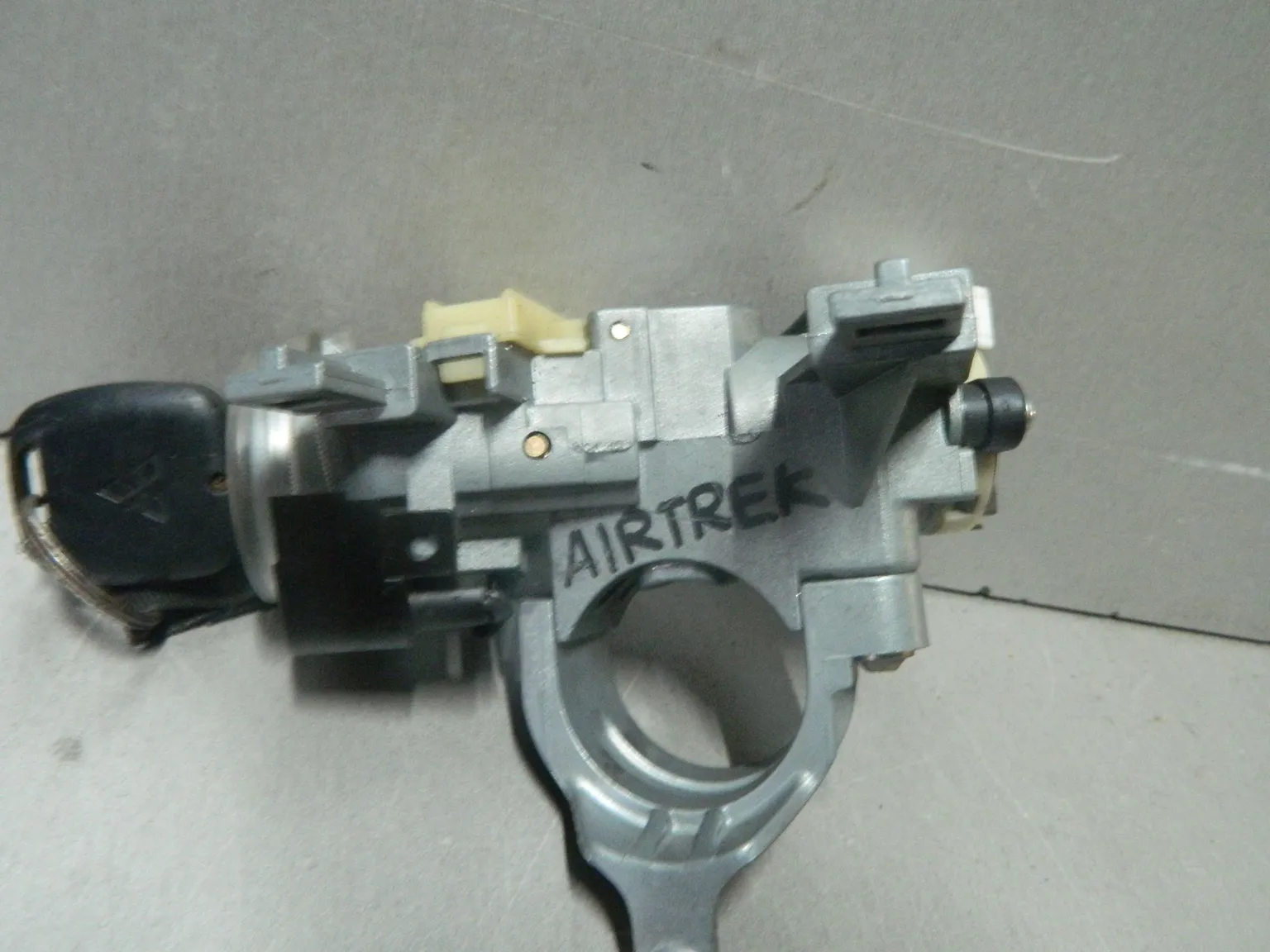 Замок зажигания MITSUBISHI AIRTREK CU2W (Контрактный) 81532285