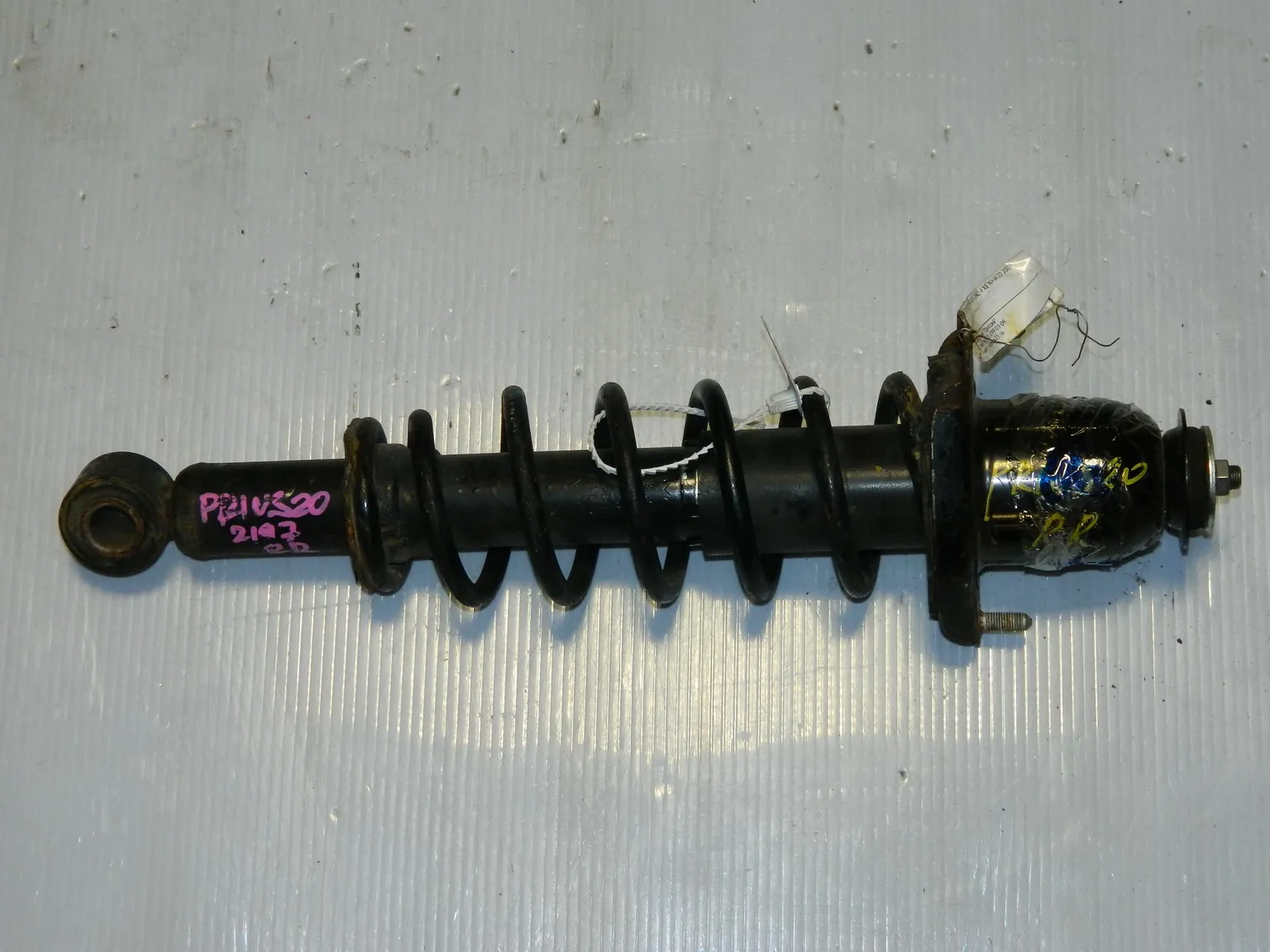 Стойка подвески TOYOTA PRIUS NHW20 Зад Прав (Контрактный)