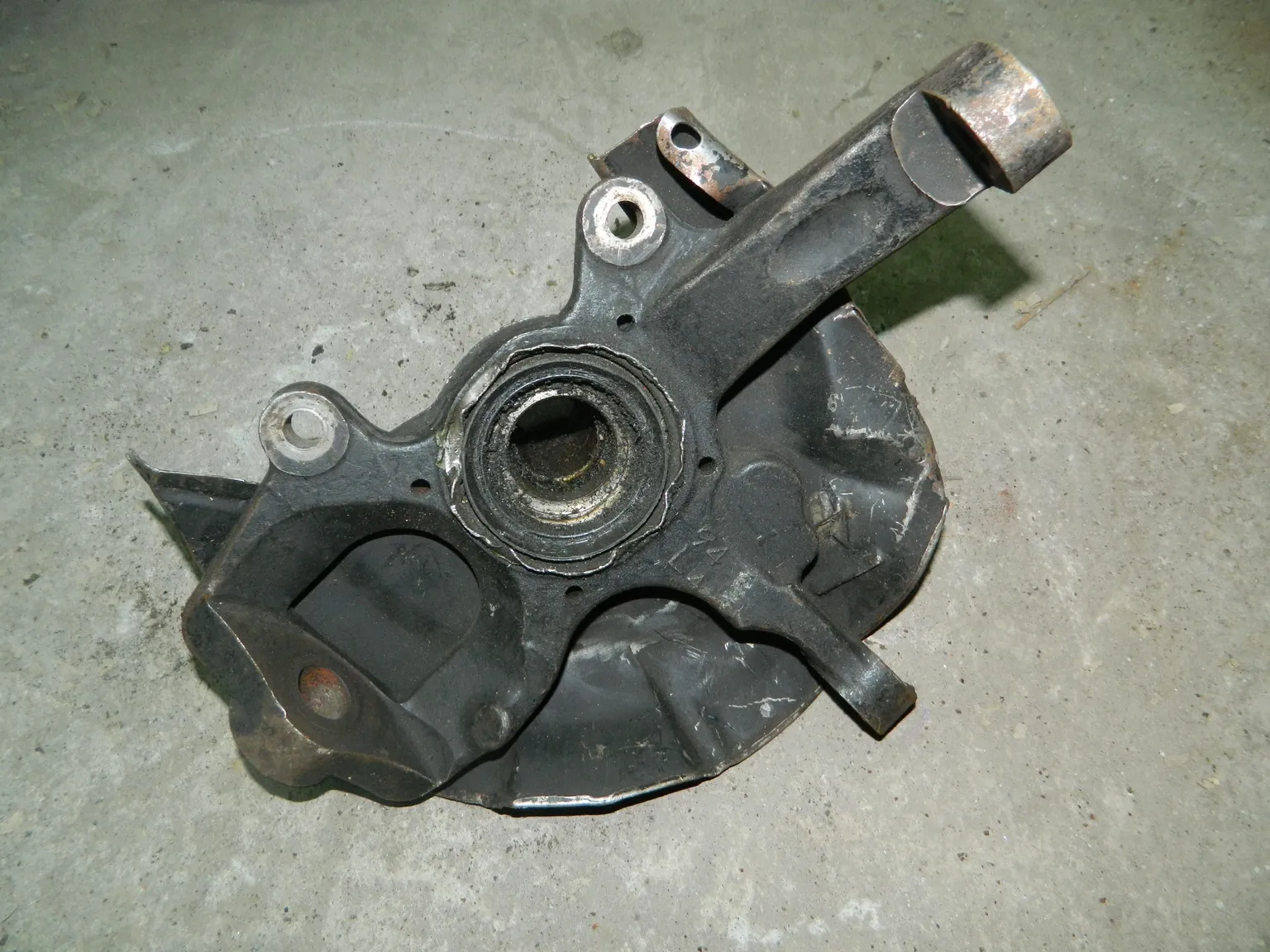 Ступица MITSUBISHI PAJERO K94W Перед Лев (Контрактный) 79591245