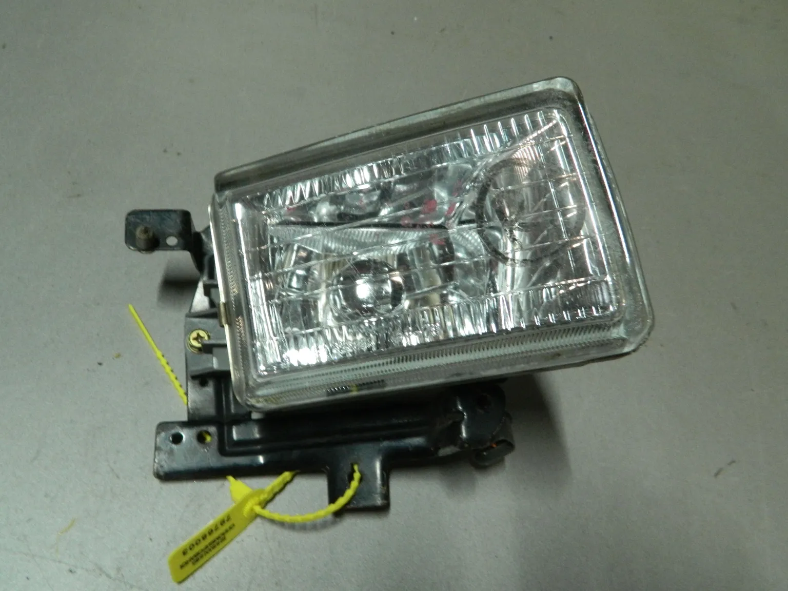 Фара противотуманная MITSUBISHI CHARIOT N84W Перед Прав (Контрактный) 79768003