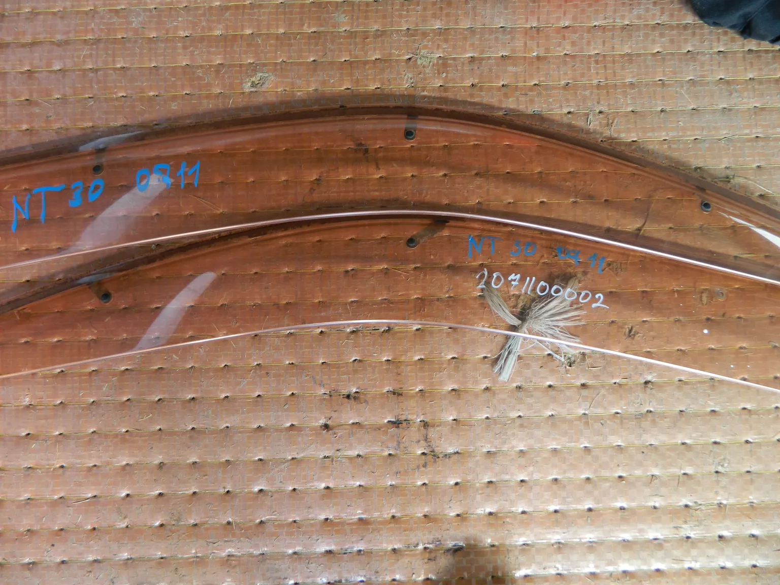 Ветровик NISSAN X-TRAIL NT31 Перед Пара (Контрактный) 2071100002