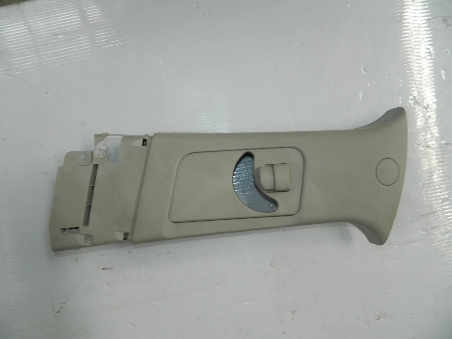 Обшивка стойки MITSUBISHI LANCER CX1A Лев Верх (Контрактный) 7211A062