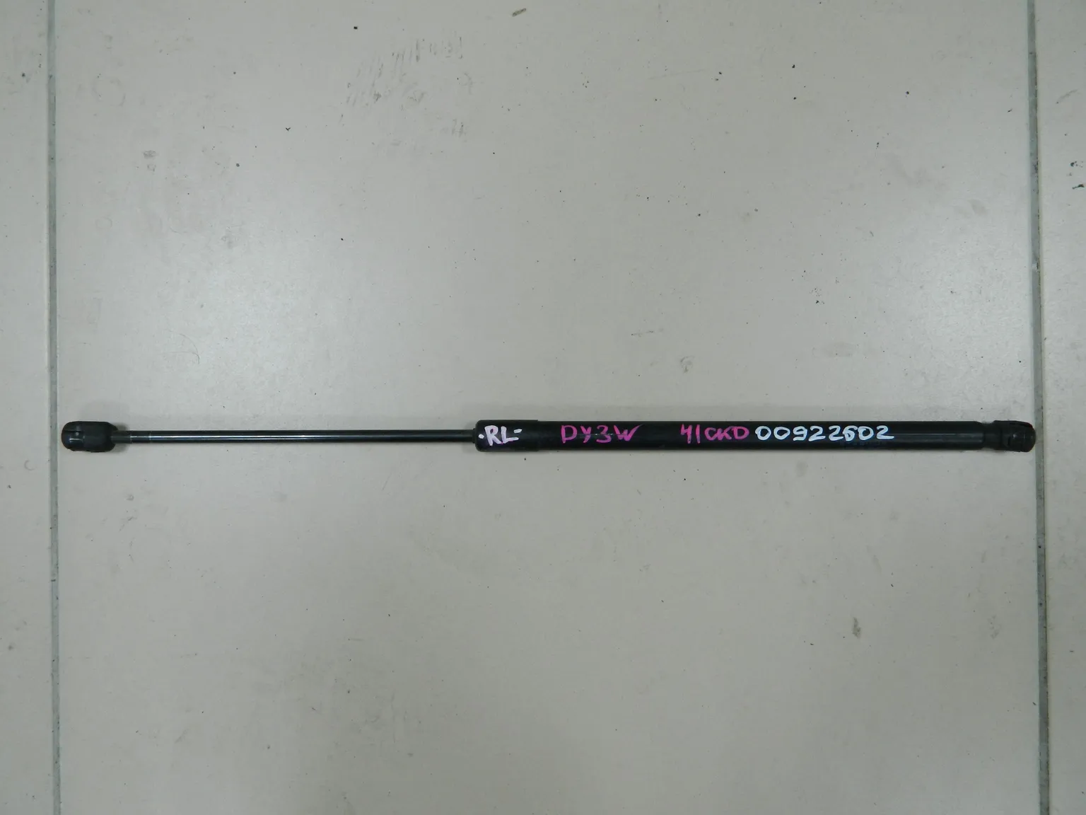 Амортизатор багажника MAZDA DEMIO DY3W Зад Лев (Контрактный) 81528928