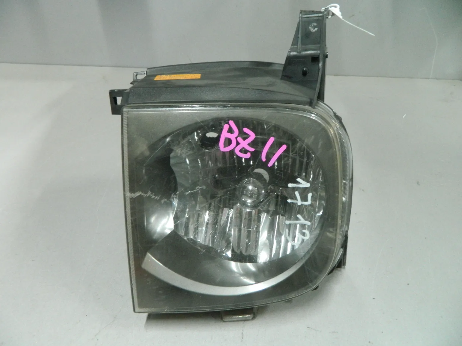 Фара NISSAN CUBE Z11 Перед Лев 1713 (Контрактный) 03344008