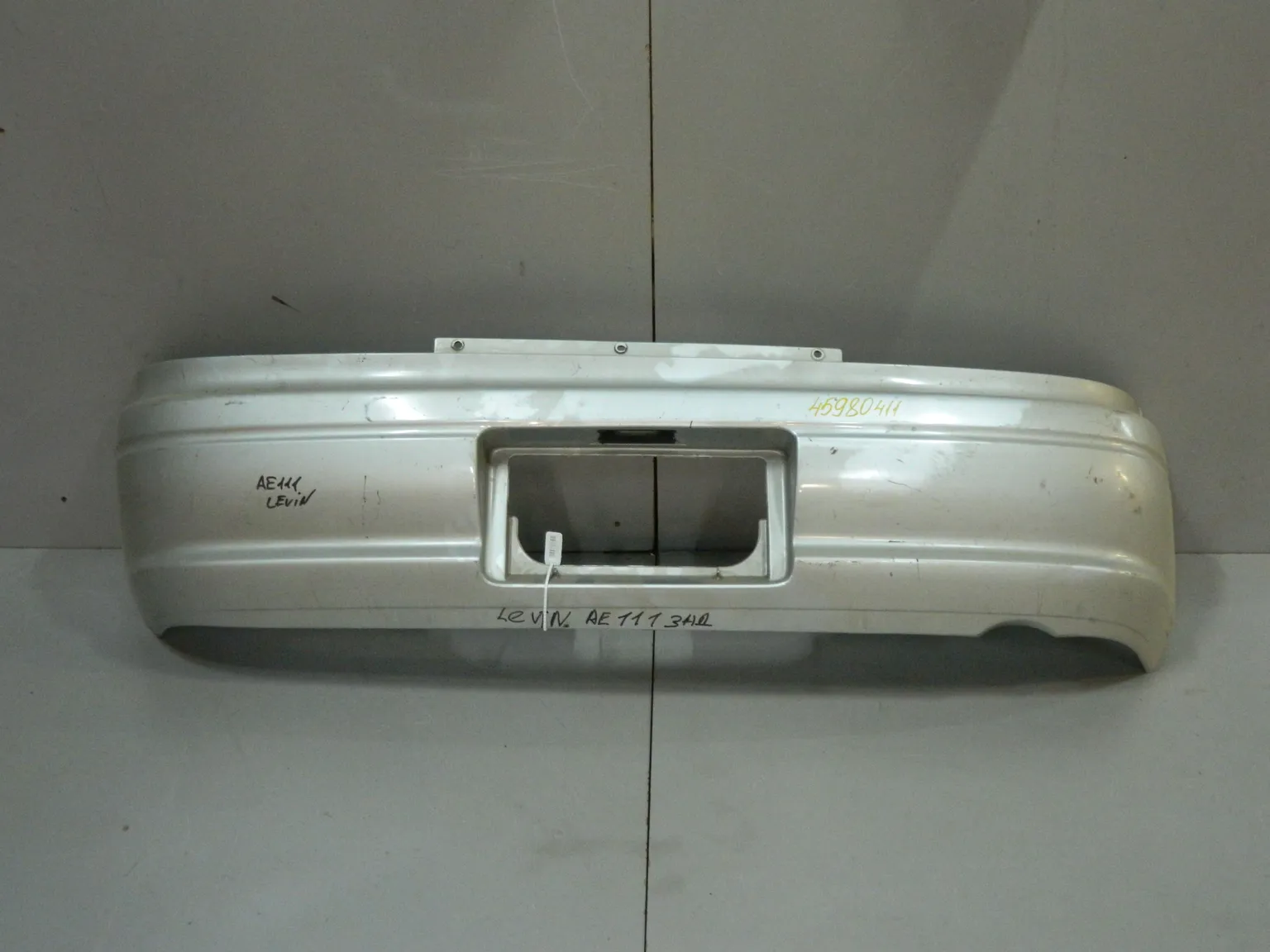 Бампер задний TOYOTA COROLLA LEVIN AE111 (Контрактный)