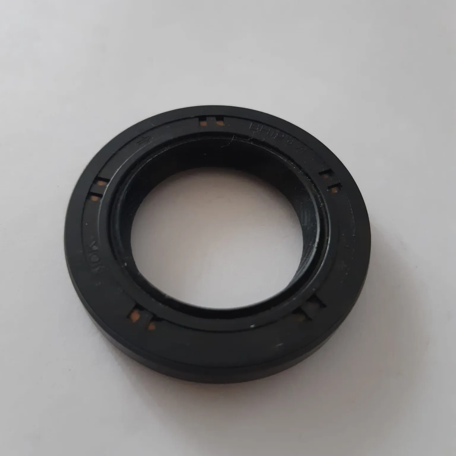 Сальник NOK BH1937F 27x43x7