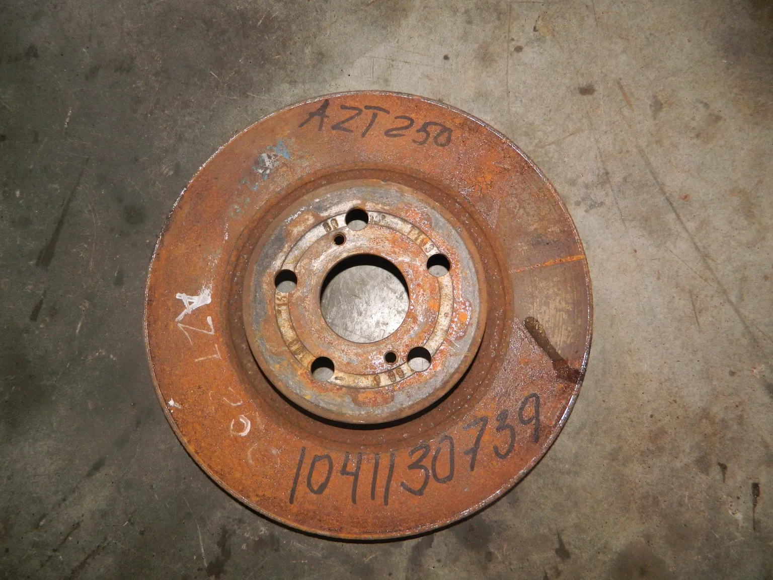 Диск тормозной TOYOTA AVENSIS AZT250 Перед (Контрaктный) 1041130739