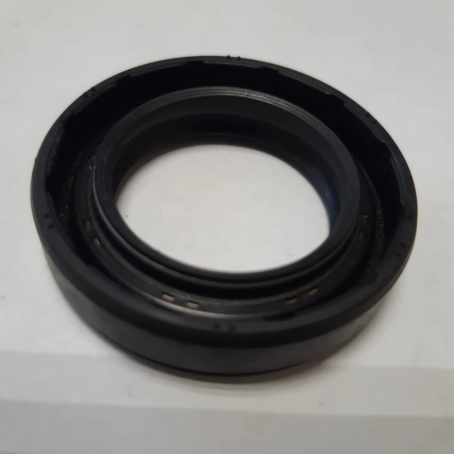 Сальник NOK AW1690E0 MITSUBISHI Pajero 38x51x8,5 MR195329