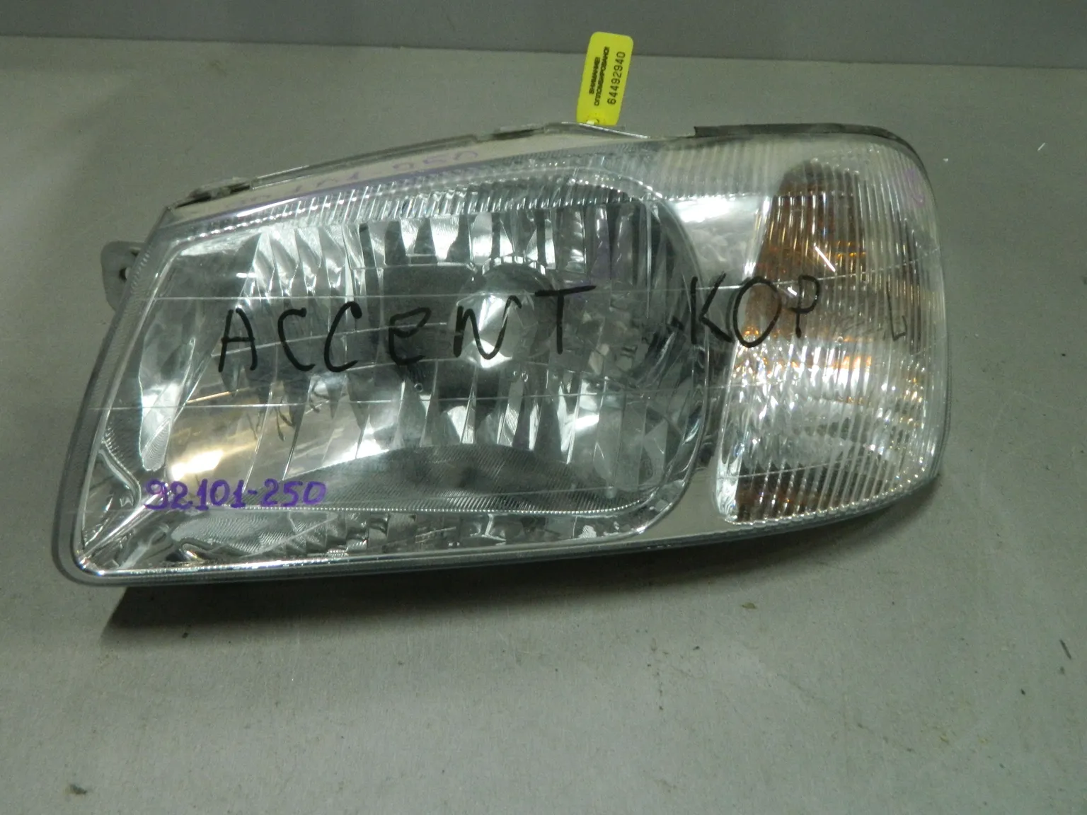 Фара HYUNDAI ACCENT LC Перед Лев (Б/У) 64492940