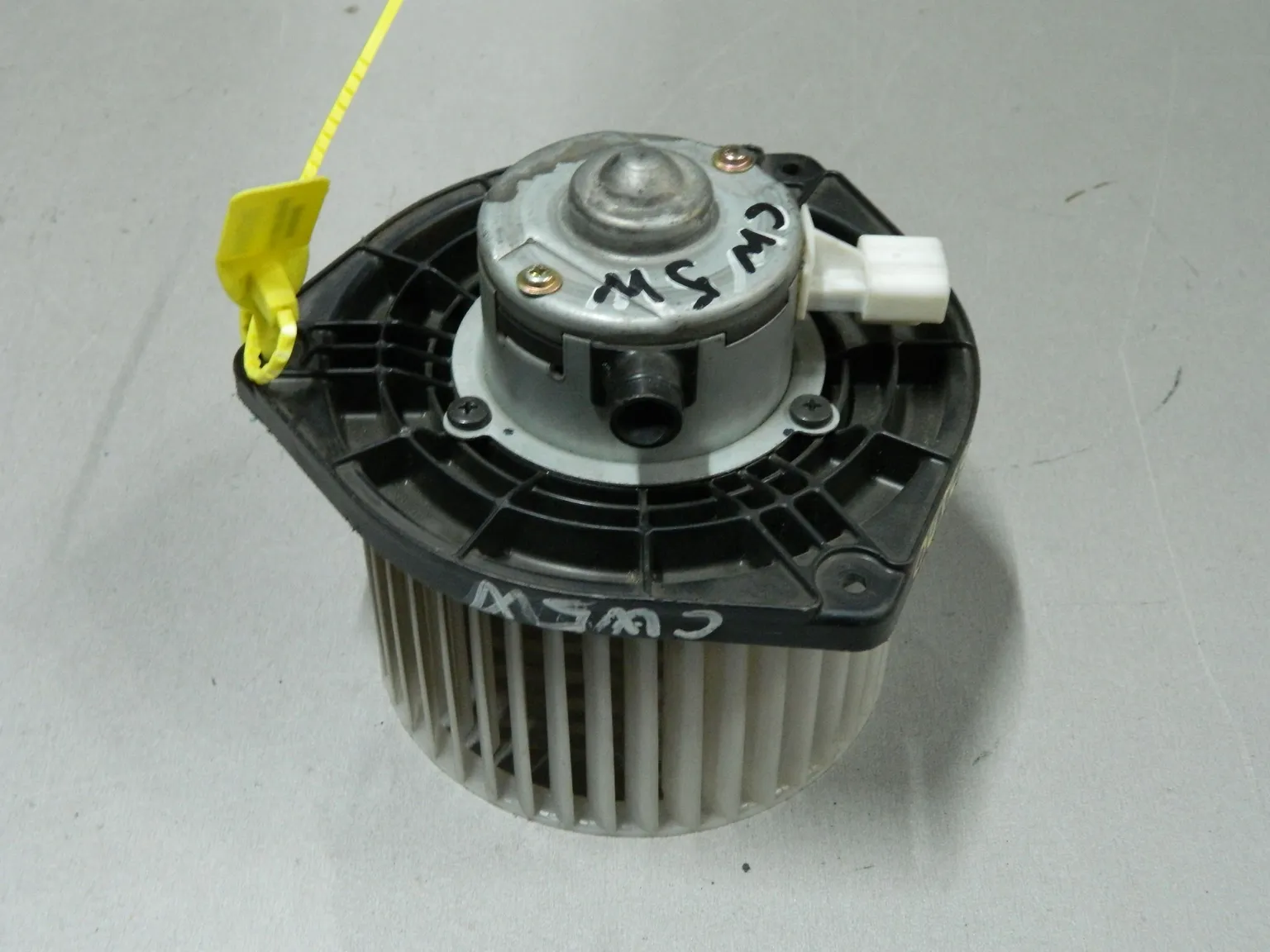 Мотор печки MITSUBISHI OUTLANDER CW5W (Контрактный) 64492092