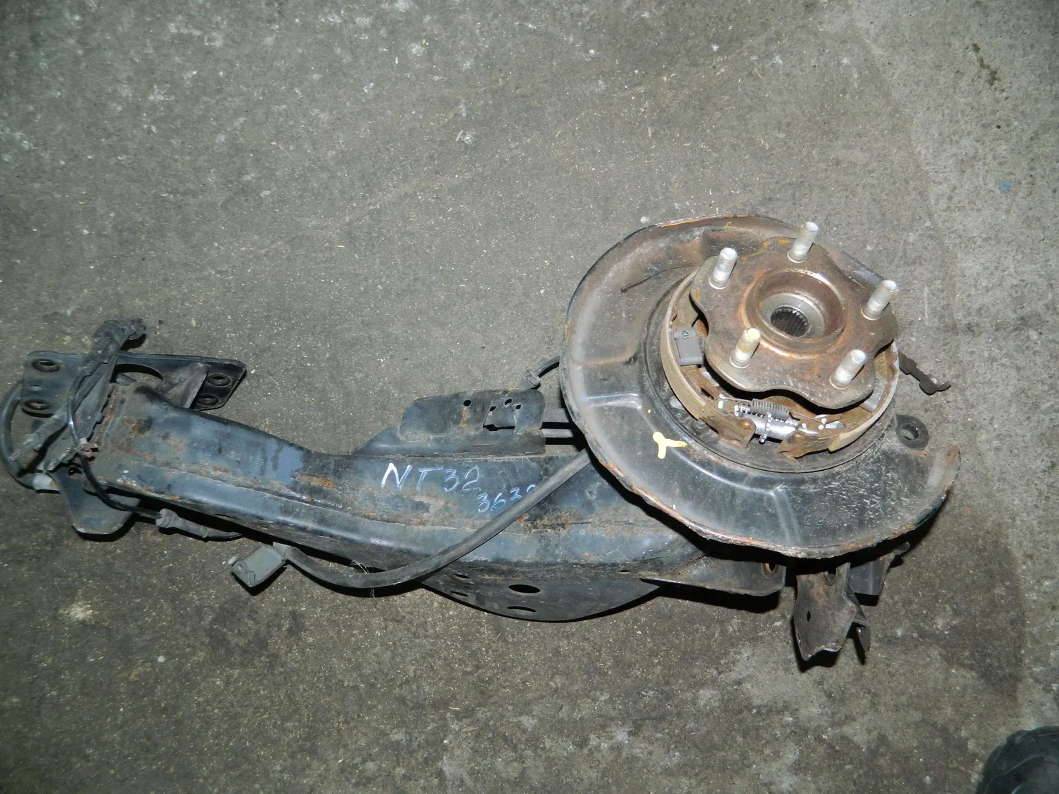 Ступица NISSAN X-TRAIL T32 Зад Лев (Контрактный) 140088041