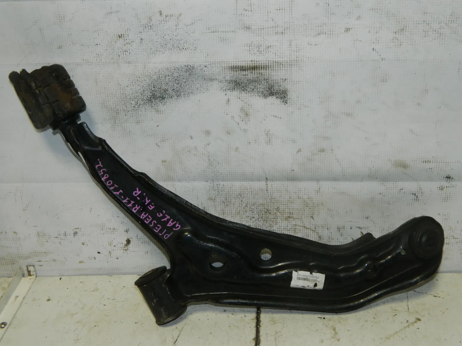 Рычаг подвески NISSAN PRESEA R11 Перед Прав (Контрактный)