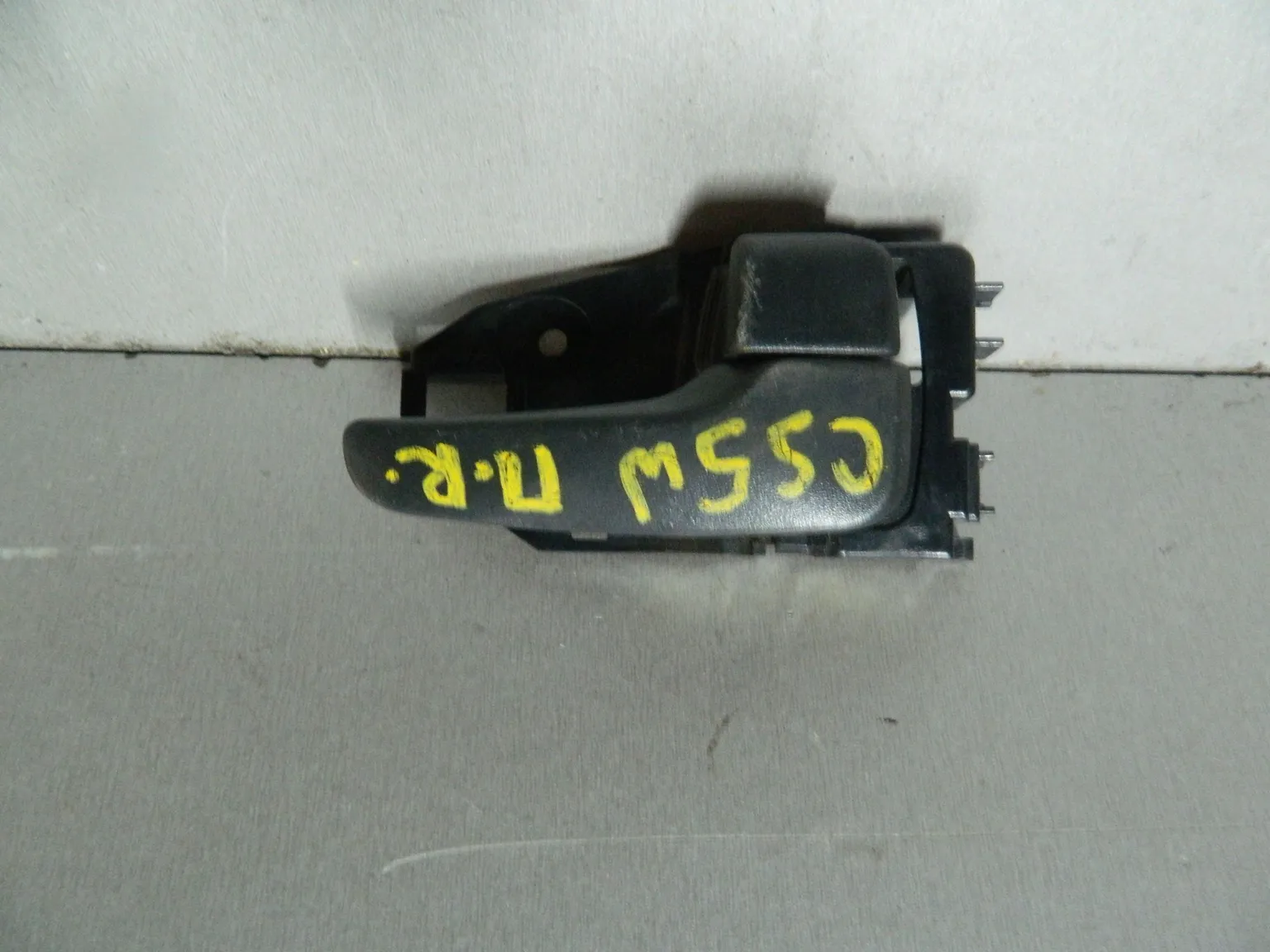 Ручка двери внутренняя MITSUBISHI LANCER CEDIA CS5W Прав (Контрактный) 81539905