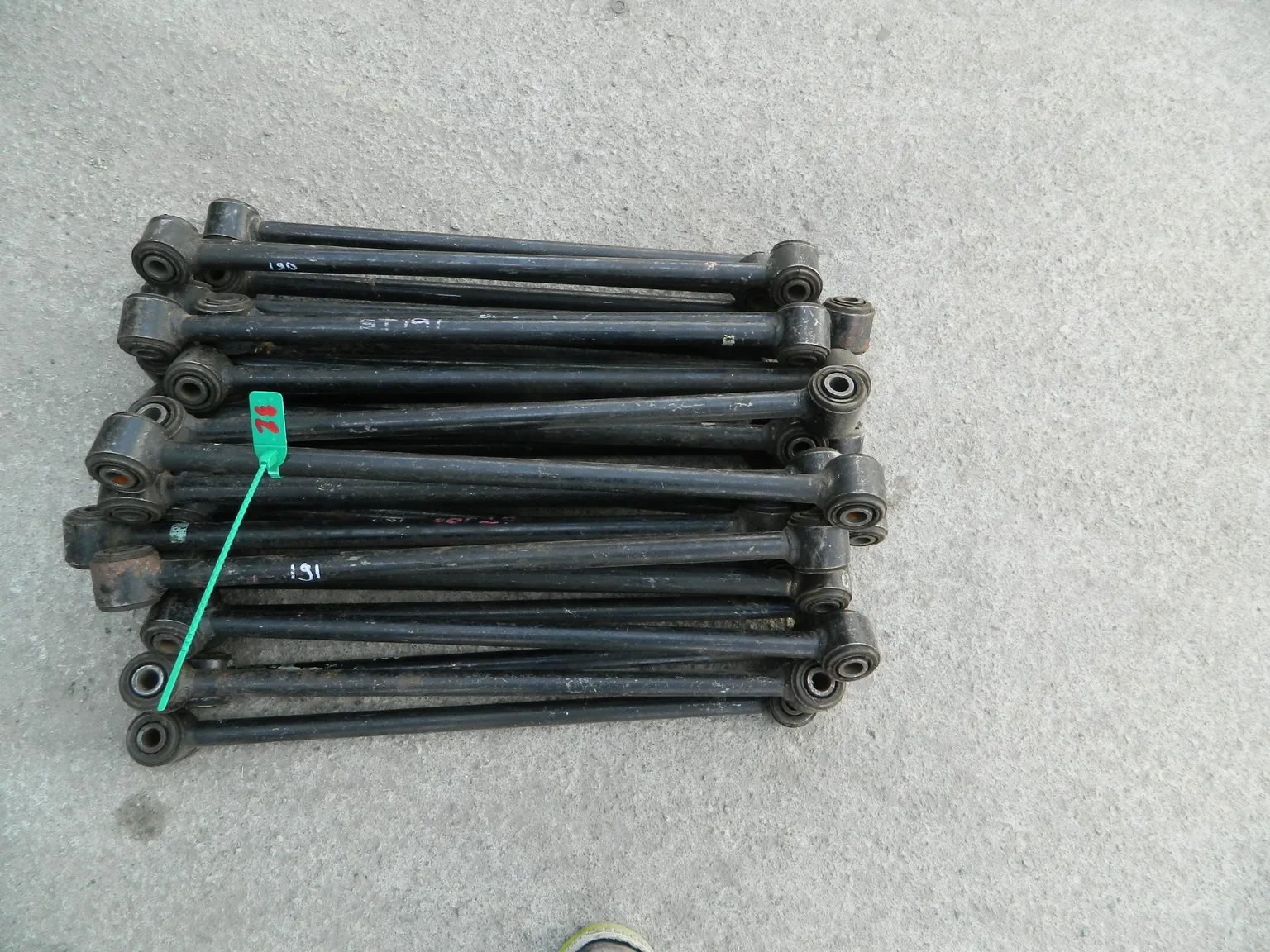 Тяга подвески TOYOTA CARINA ST191 Зад Поперечная (Контрактный) 81530910