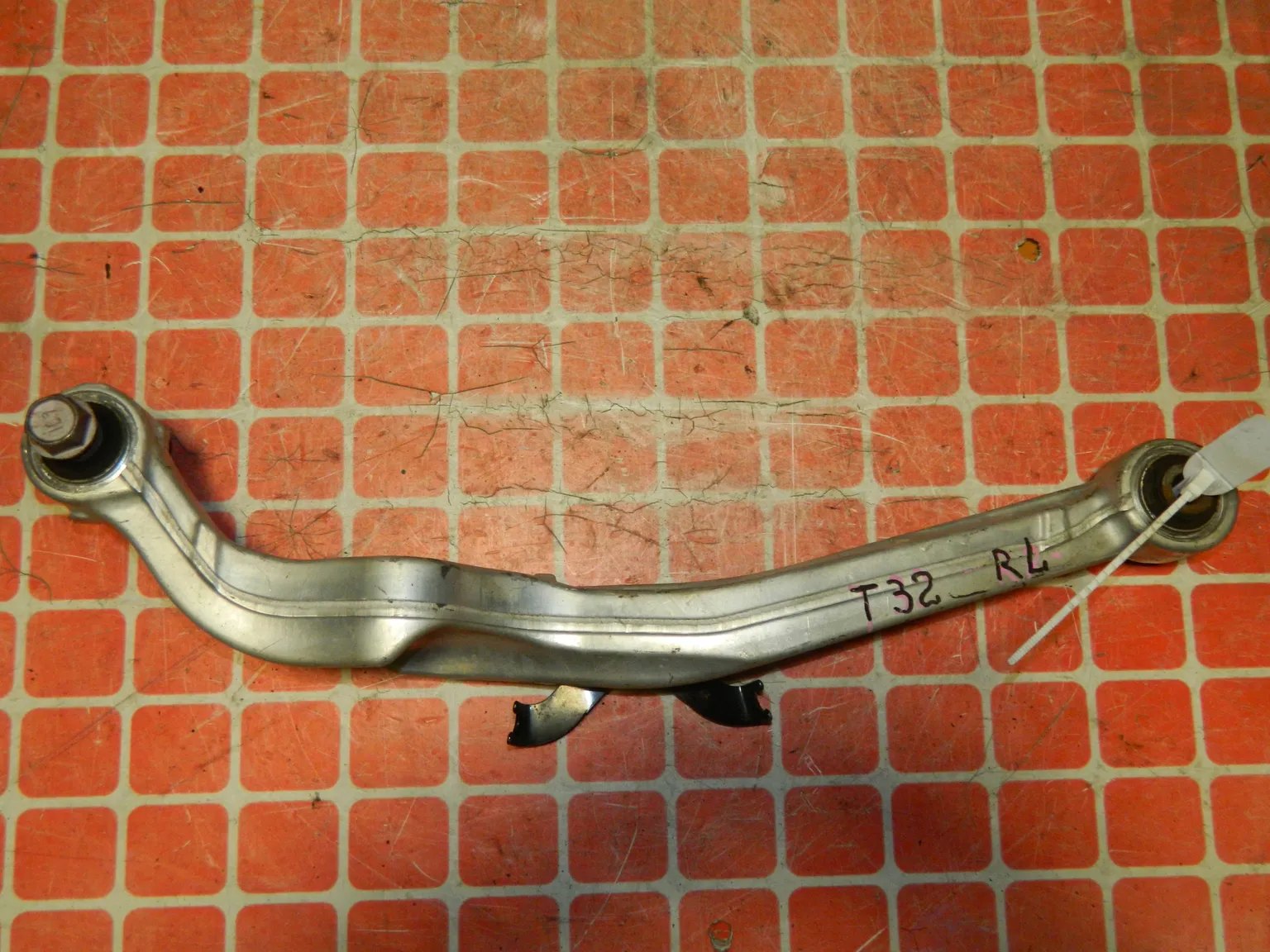 Рычаг подвески NISSAN X-TRAIL T31 Зад Лев Верх (Контрактный) 45980897