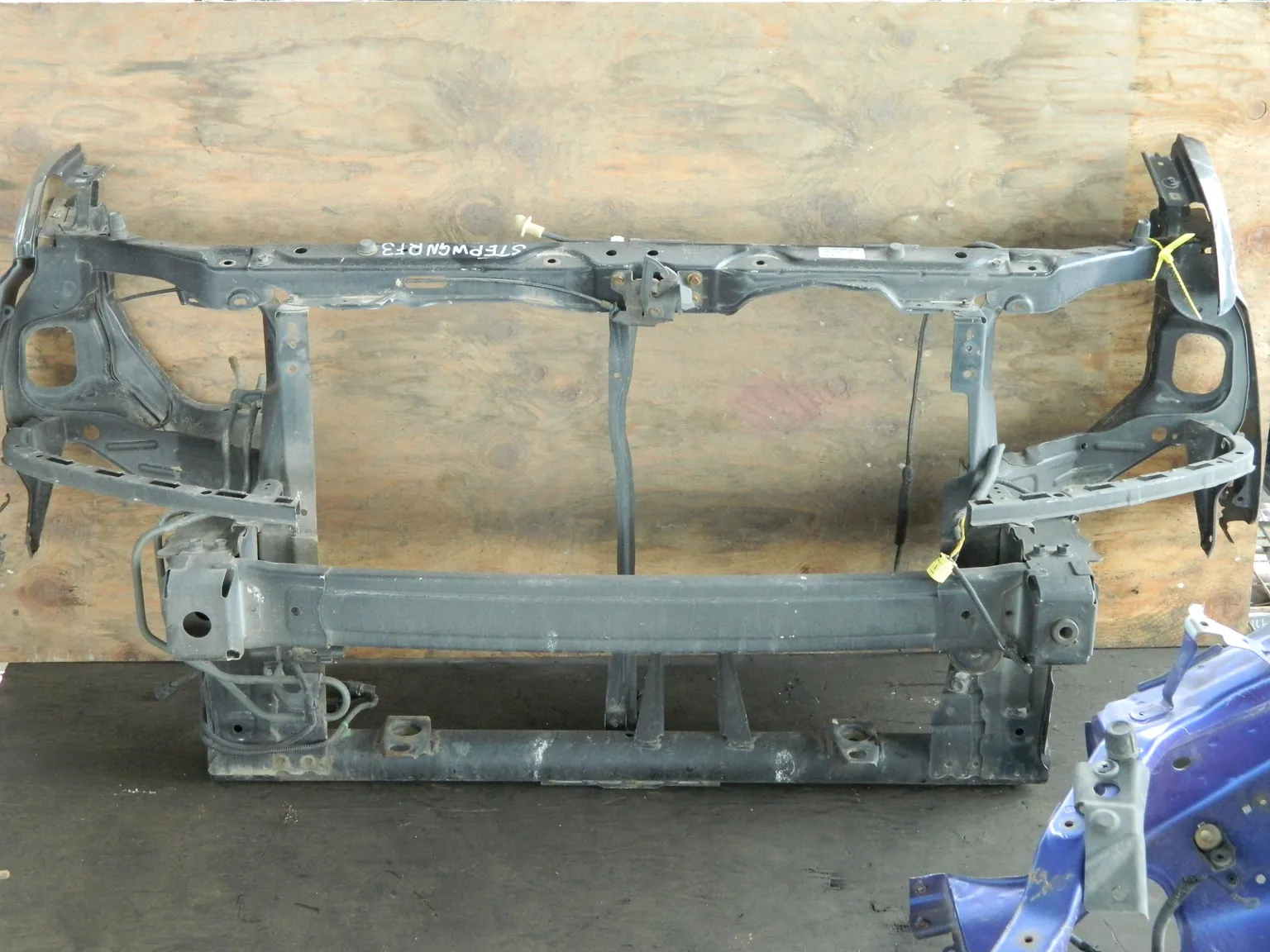 Рамка радиатора HONDA STEPWGN RF3 (Контрактный) 94584306