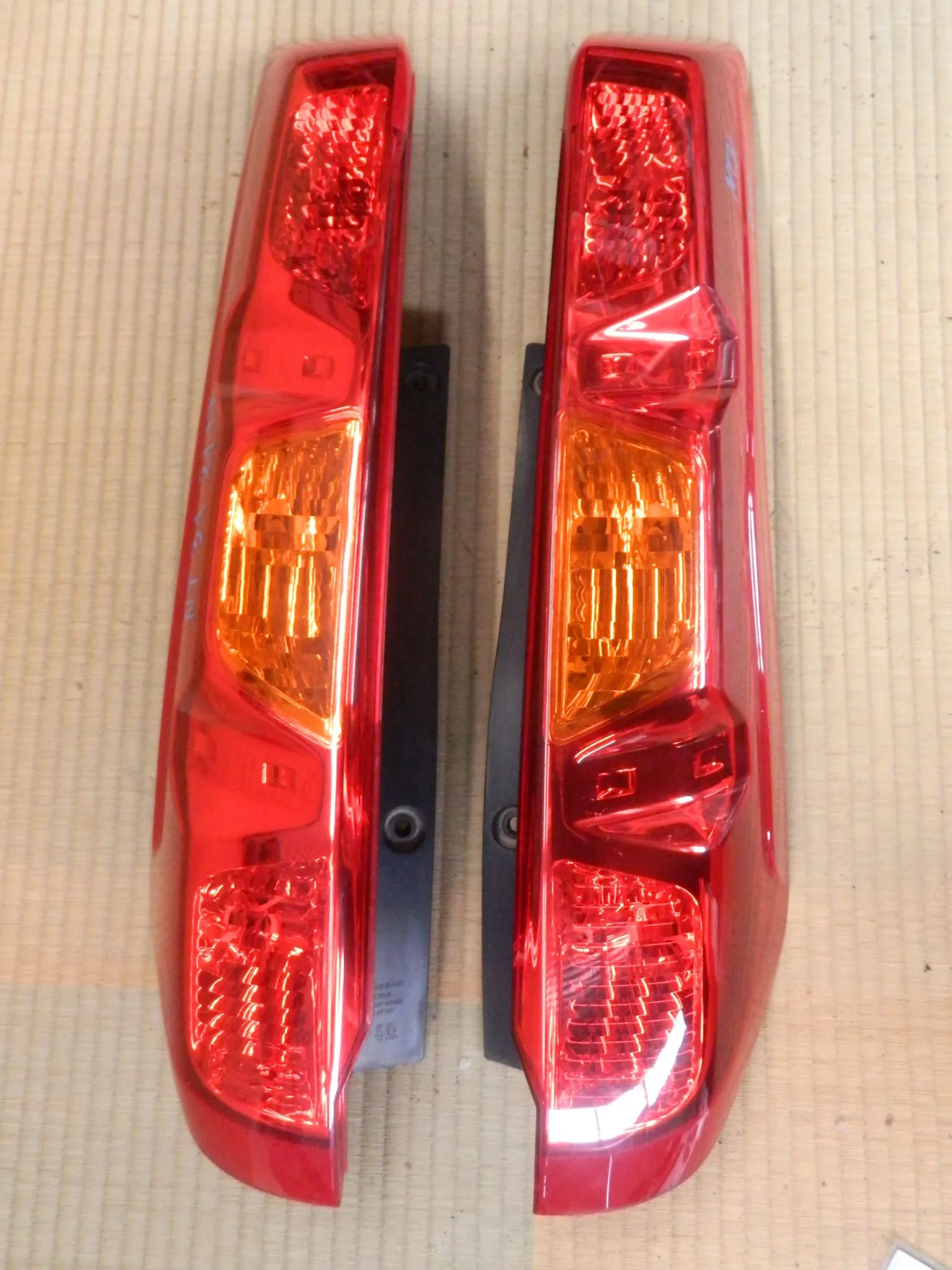 Фонарь NISSAN X-TRAIL NT31 ПАРА (Контрактный) 22117053