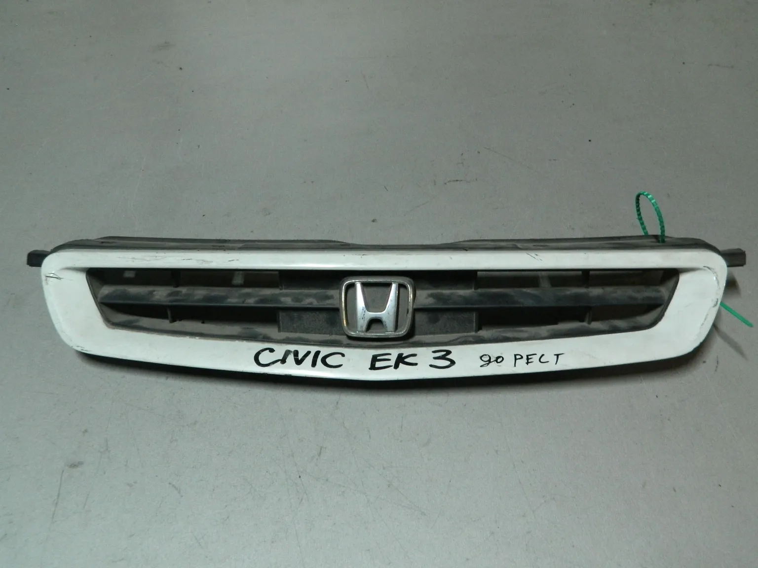 Решетка радиатора HONDA CIVIC EK3 (Контрактный) 81540964