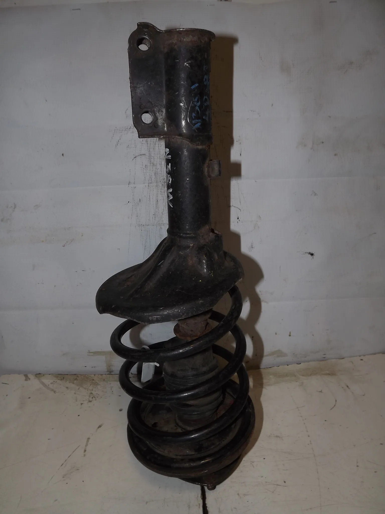 Стойка подвески MITSUBISHI RVR Перед (Контрактный) 35023466