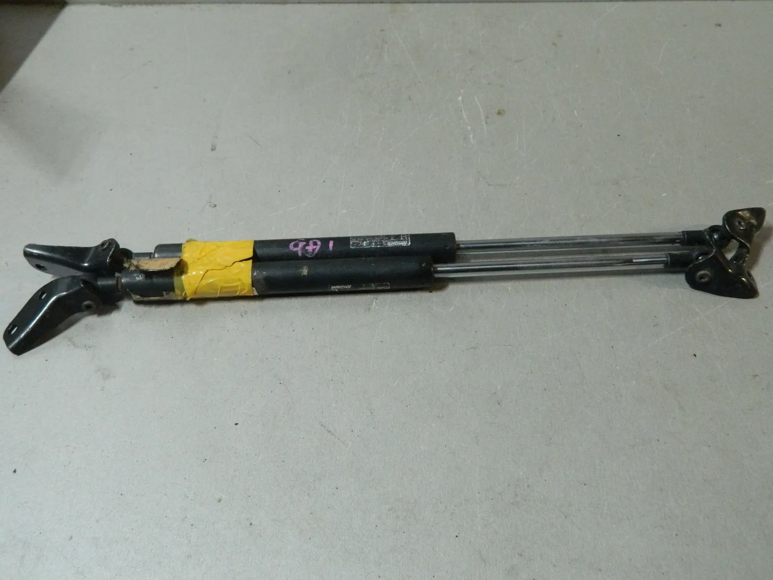 Амортизатор багажника HONDA FIT GD1 (Контрaктный) 81528981