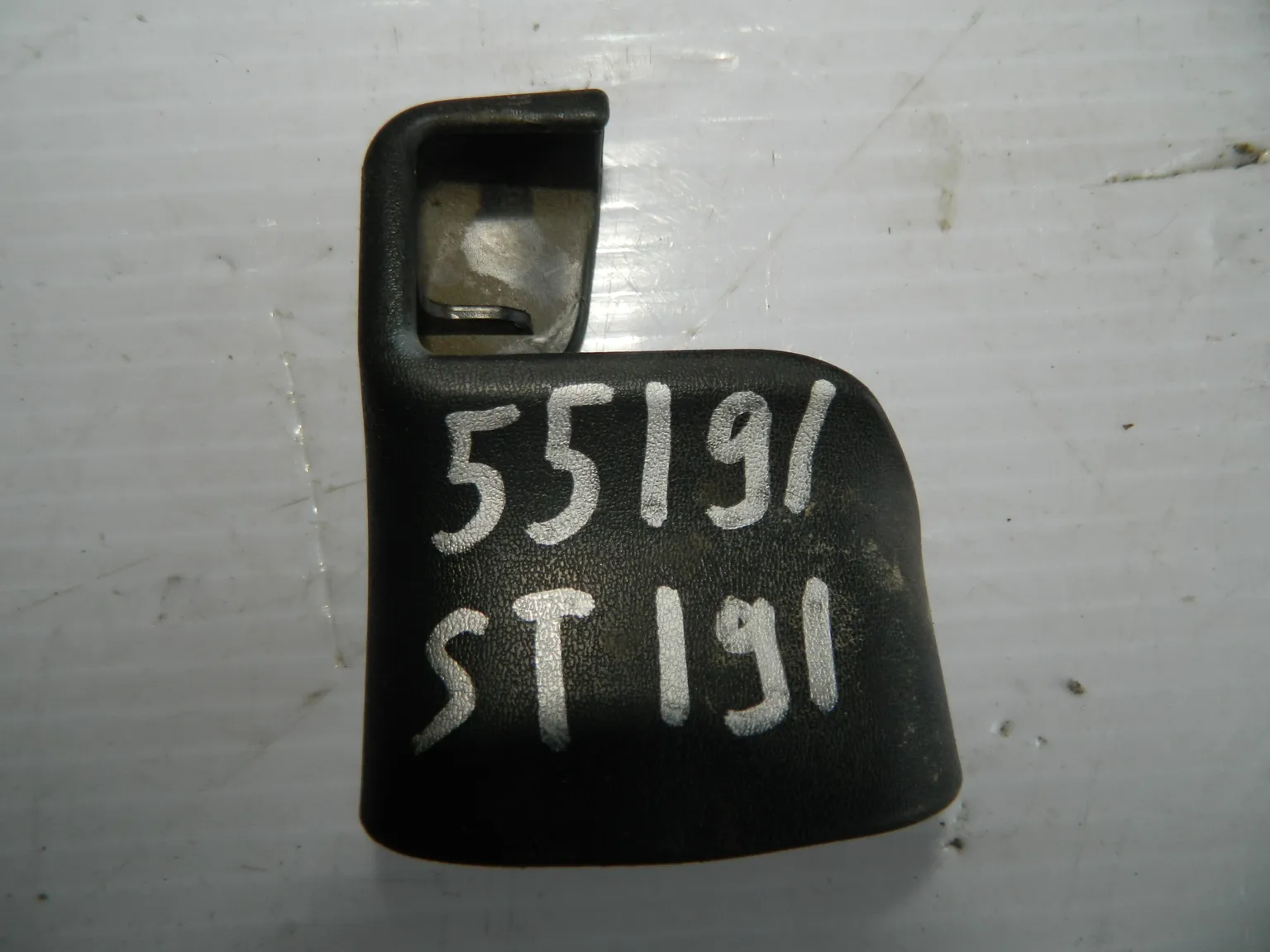 Накладка крепления сидений TOYOTA CORONA ST191 Перед Прав (Б/У) 7213720060