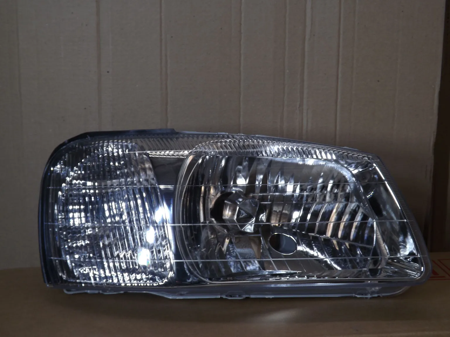 Фара ATB 1AHA2081R HYUNDAI ACCENT II 1999 - 2012 ТАГАЗ мех. кор Прав