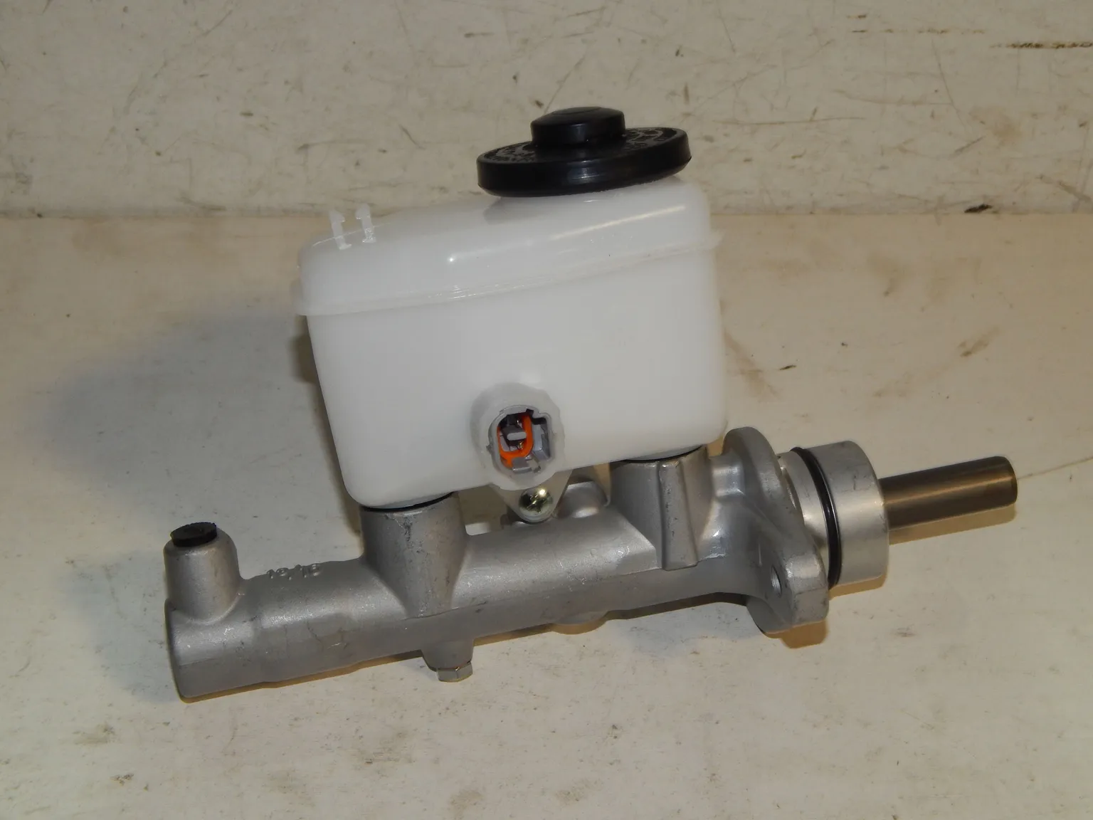 Главный тормозной цилиндр GENERAL PARTS 4720160720 TOYOTA  LAND CRUISER 100 LHD 98-02