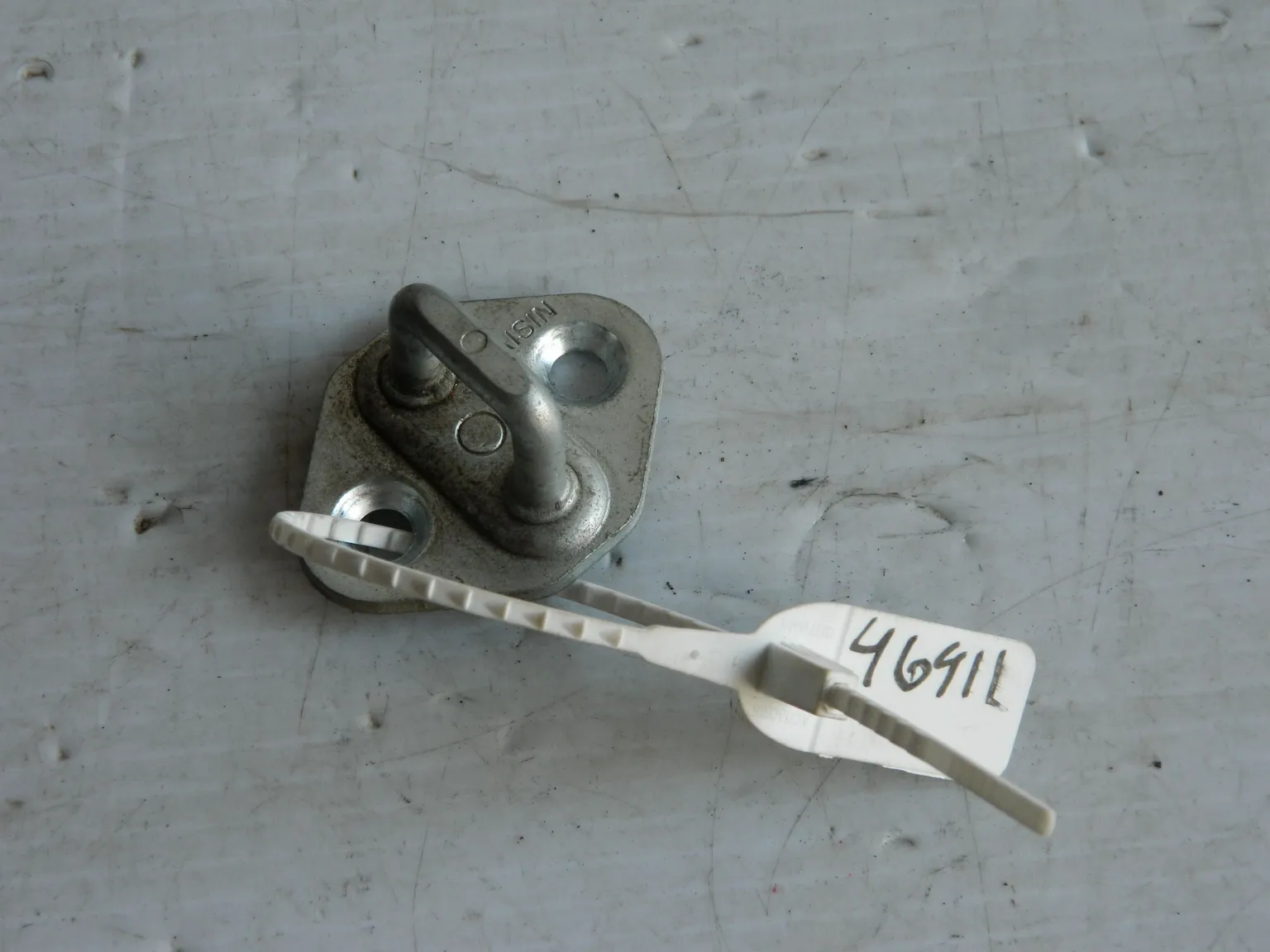 Петля замка двери TOYOTA 6941020110 TOYOTA COROLLA ZZE120 4ZZFE (Б/У) 46412