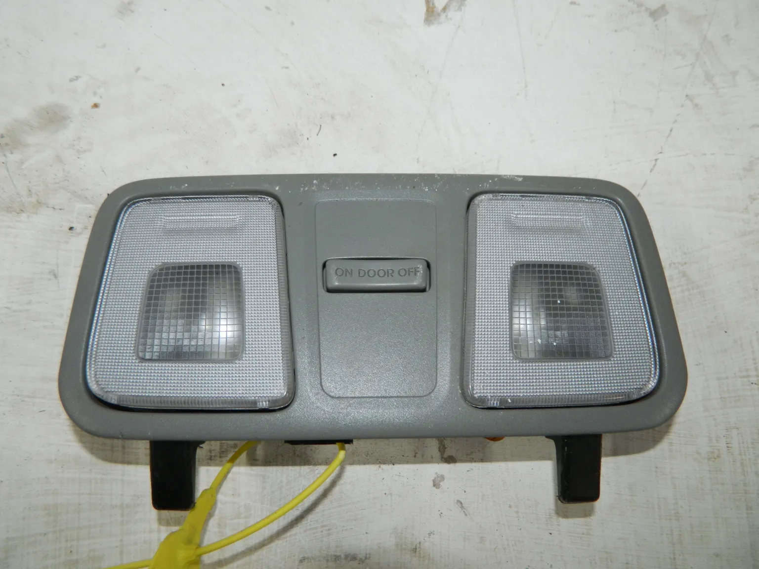 Плафон салона KIA RIO QB G4FA Перед (Б/У) 40940189