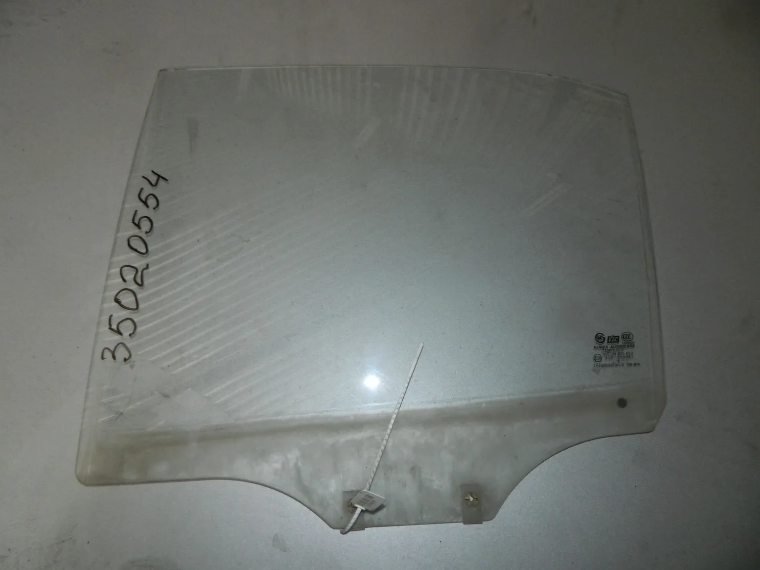 Стекло двери HYUNDAI ACCENT LC Зад Лев (Б/У) 35020554