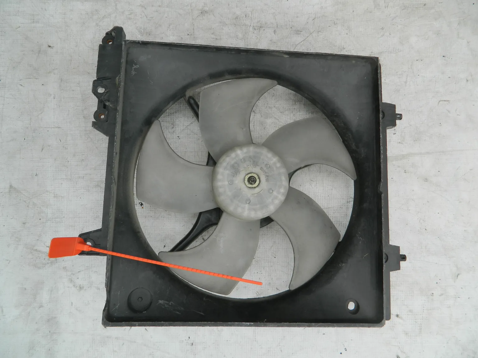 Диффузор радиатора SUBARU LEGACY BH5 (Контрактный) 72355015