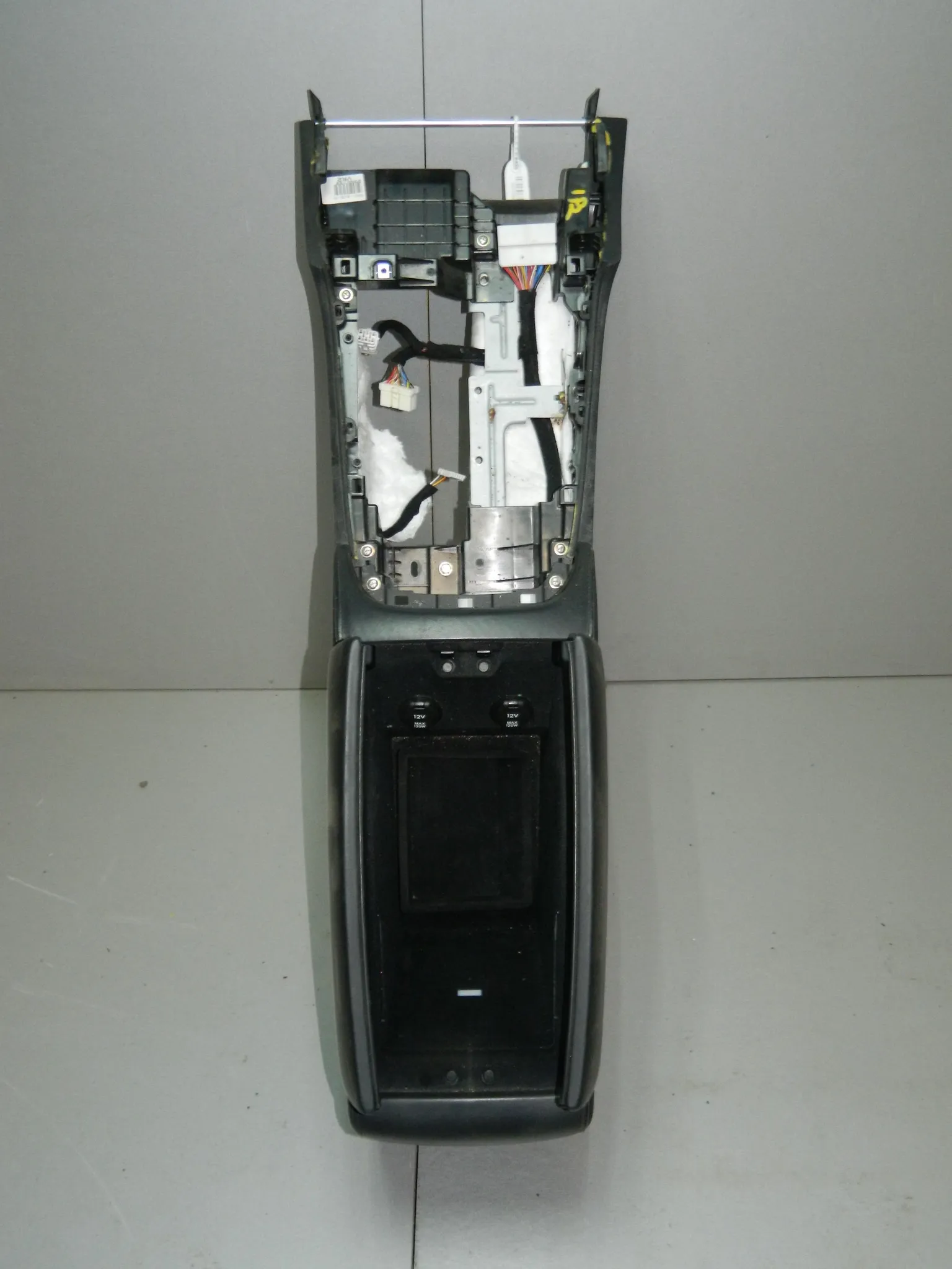 Консоль центральная (подлокотник) HYUNDAI EQUUS VI G6DA 2013-2015 (Б/У) 35017906 846103N800RY