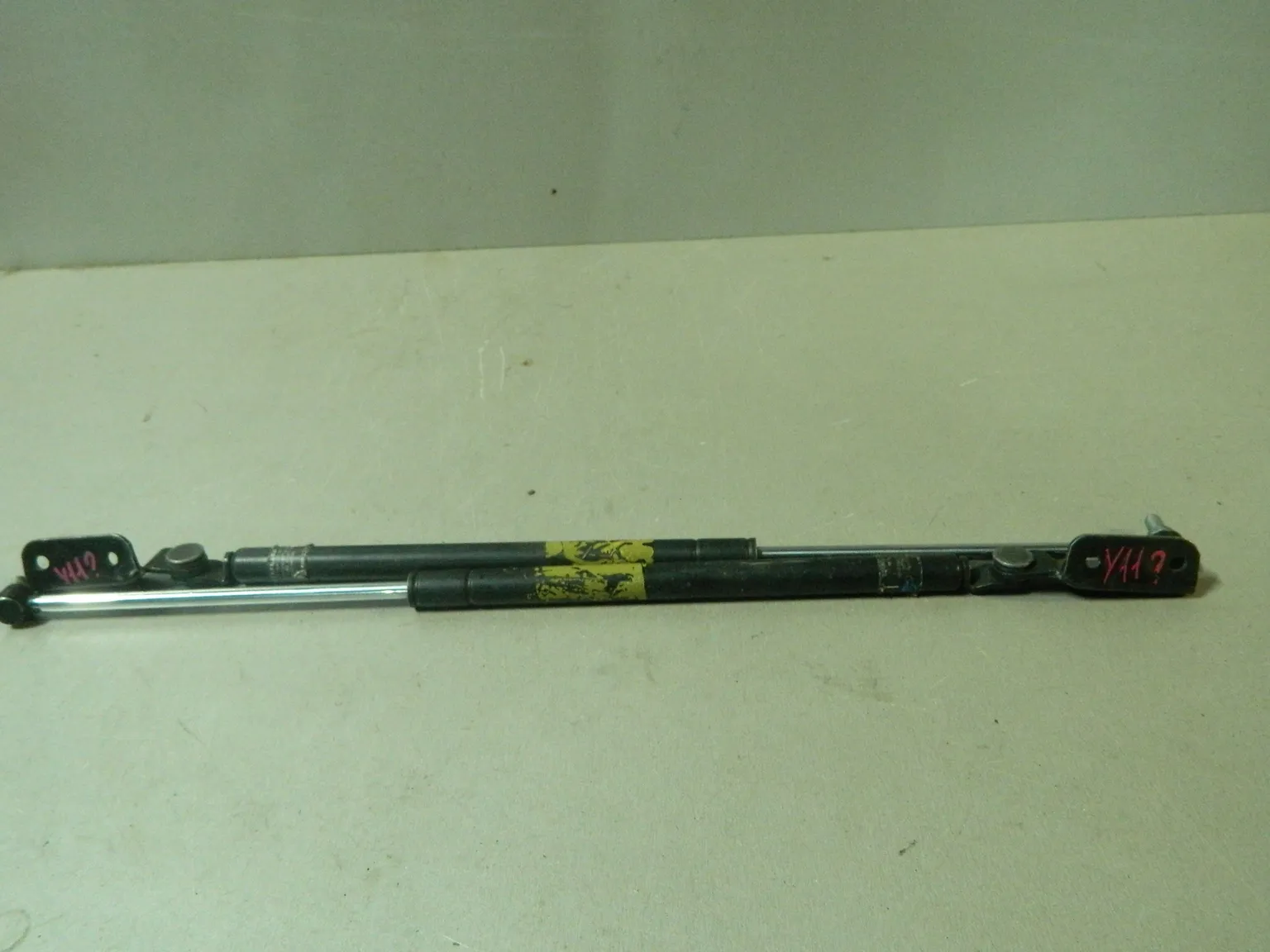 Амортизатор багажника NISSAN AD Y11 (Контрактный) 81532153