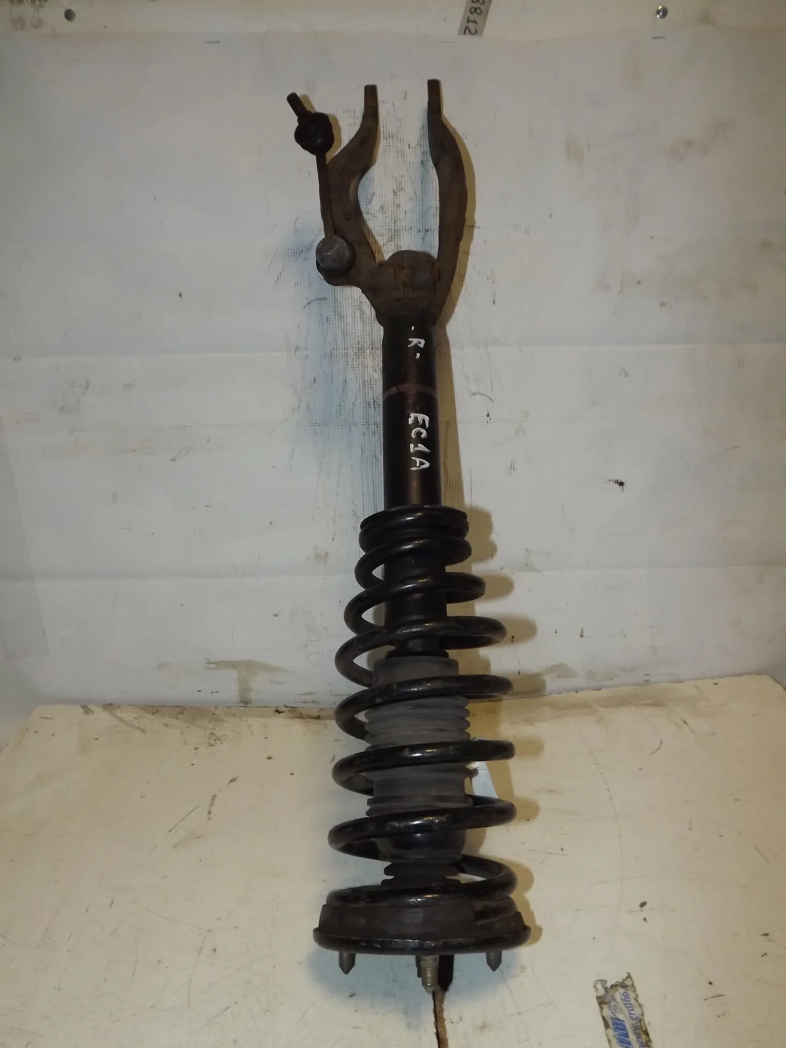 Стойка подвески MITSUBISHI GALANT EC1A Перед Прав (Контрактный)