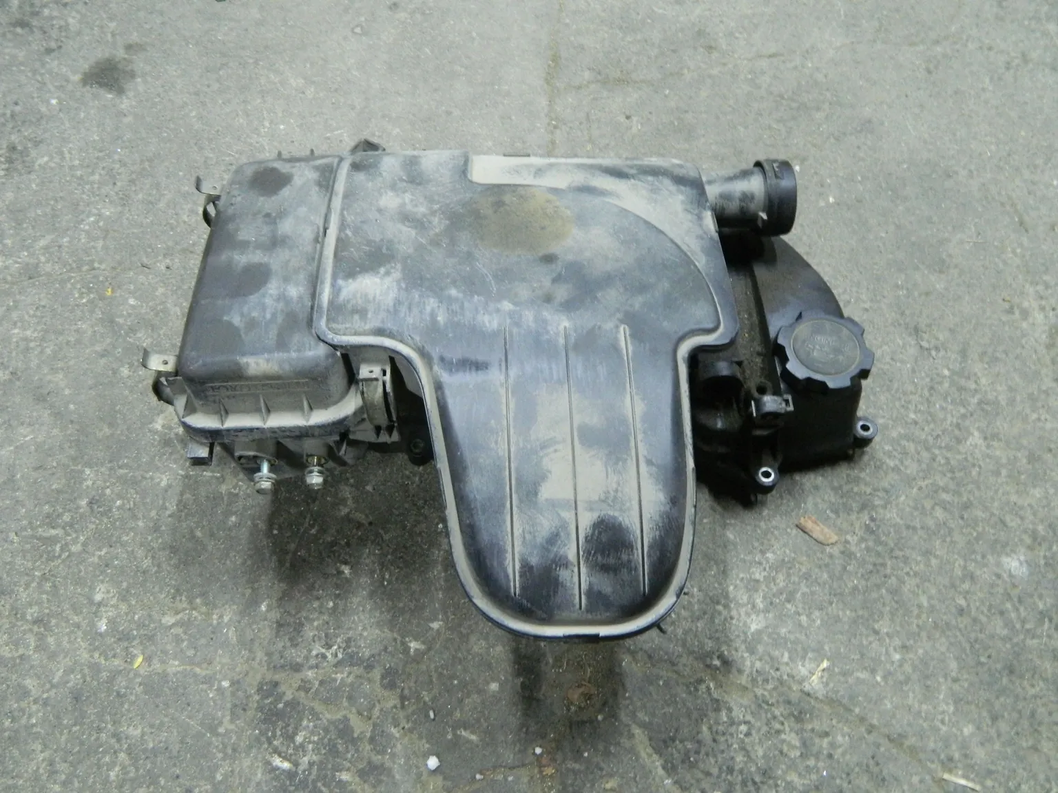 Корпус воздушного фильтра TOYOTA 1KRFE (Б/У) 64492143 1770540100