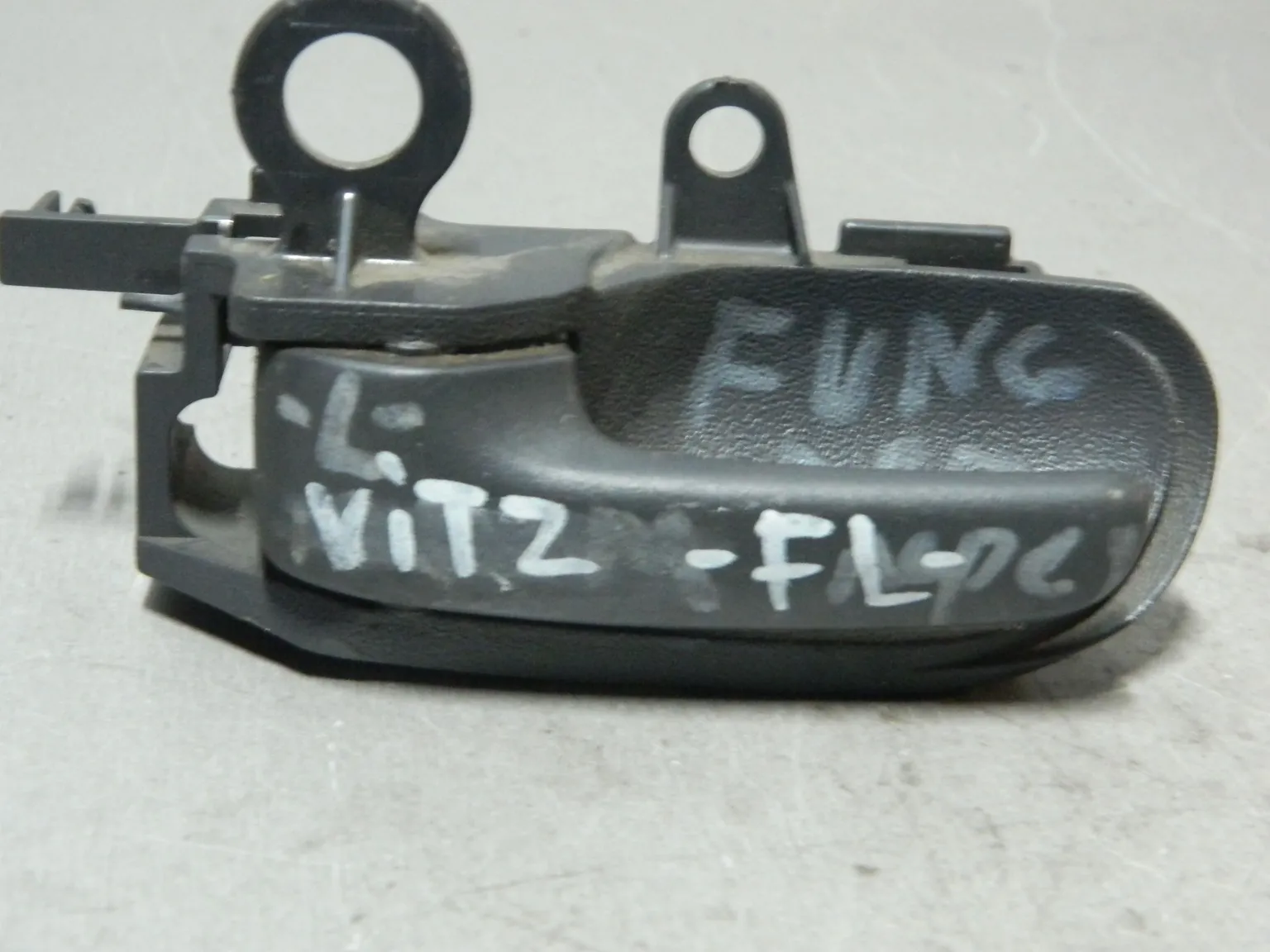 Ручка двери внутренняя TOYOTA VITZ SCP10 Лев (Контрактный) 81528302