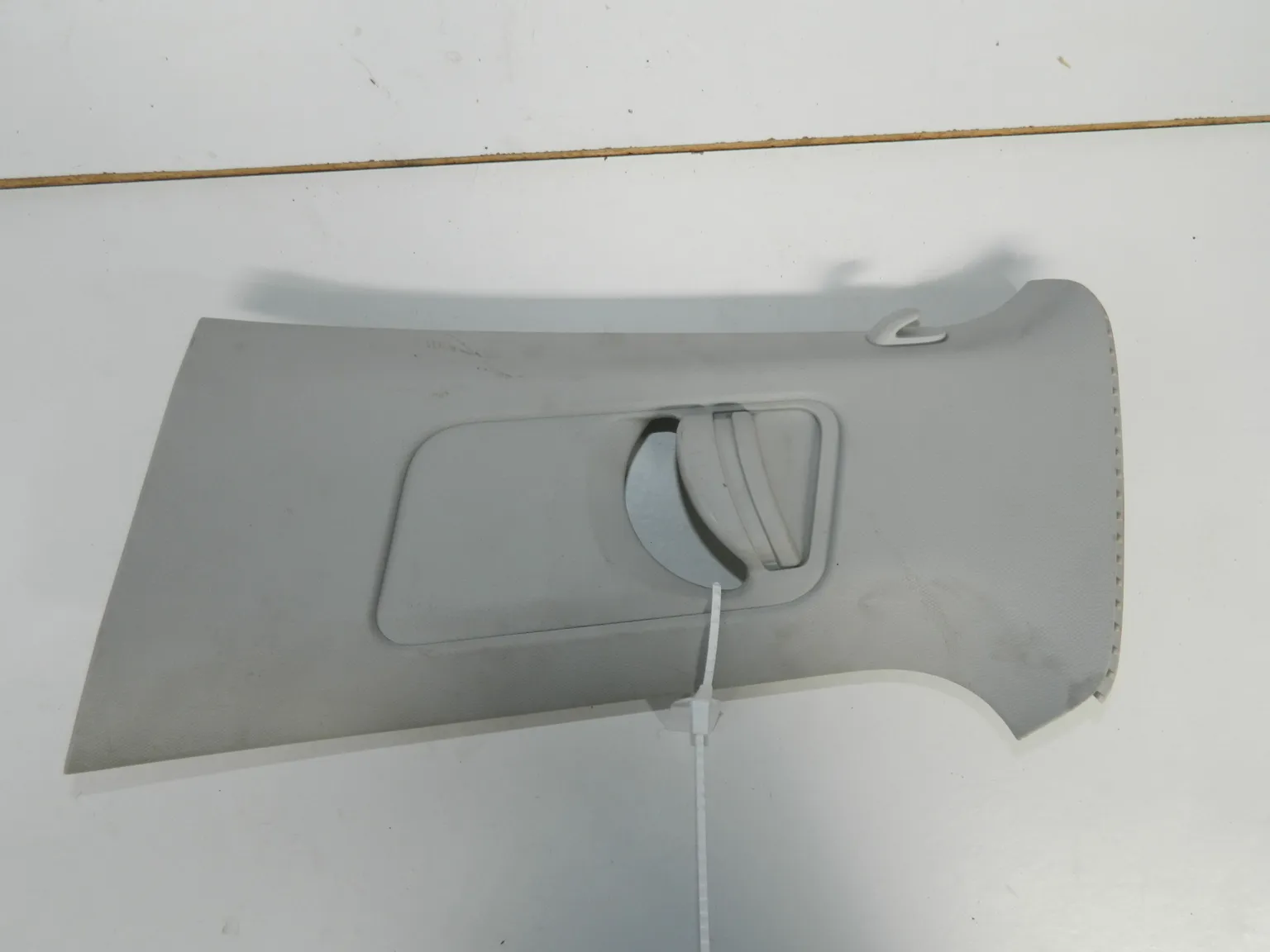 Обшивка средней стойки Volkswagen Polo MK5 CFN Верх. Прав (Б/У)