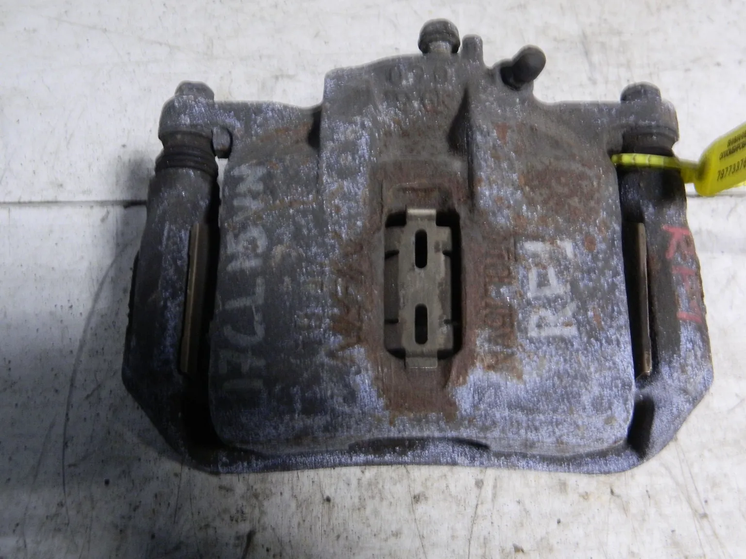 Суппорт тормозной HONDA STEPWGN RF1 Перед Лев (Контрактный) 79773376