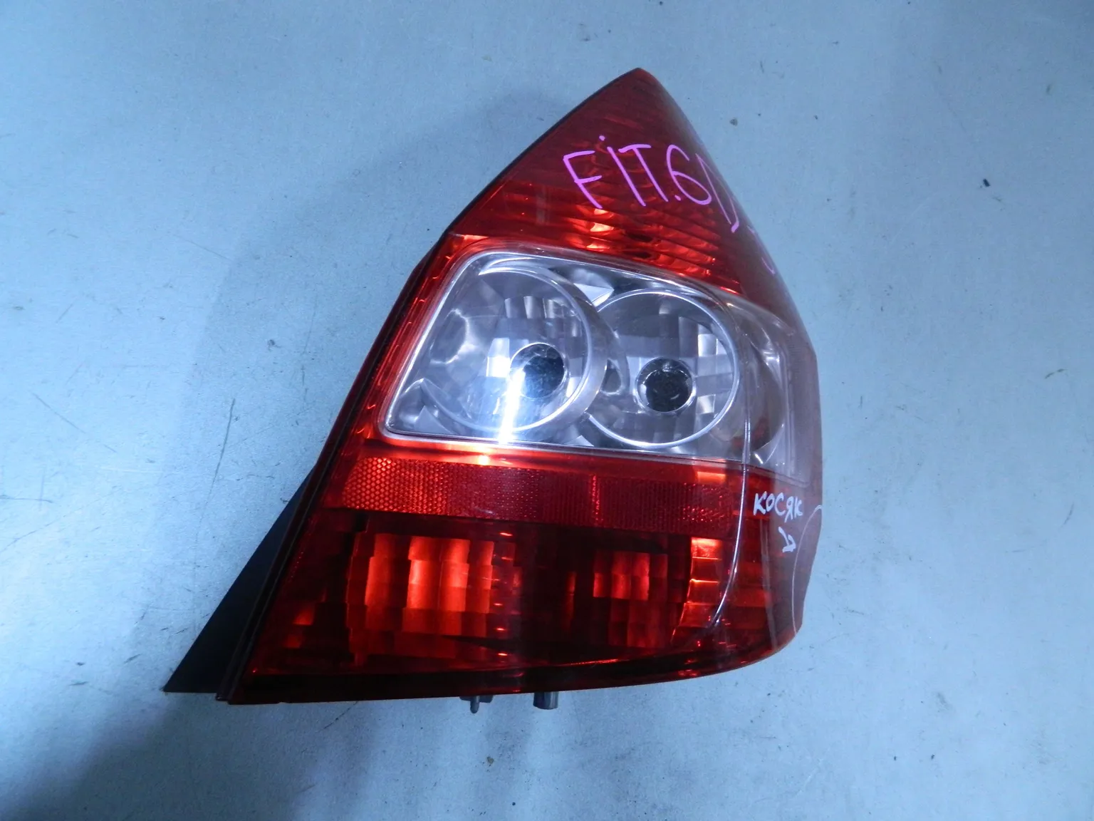 Фонарь HONDA FIT GD1 Зад Прав 4949 (Контрактный) 68000598