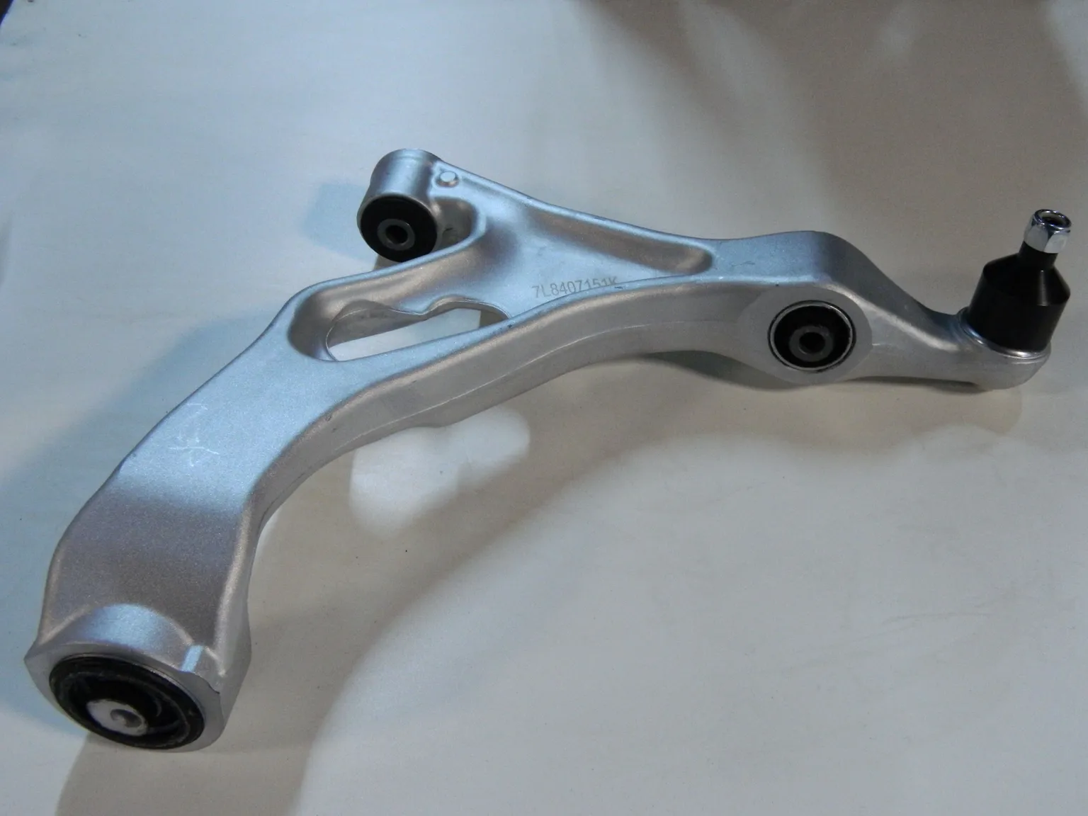 Рычаг GENERAL PARTS 7L8407151K AUDI Q7 1 поколение 4L 2015- (алюминий) Лев Нижн