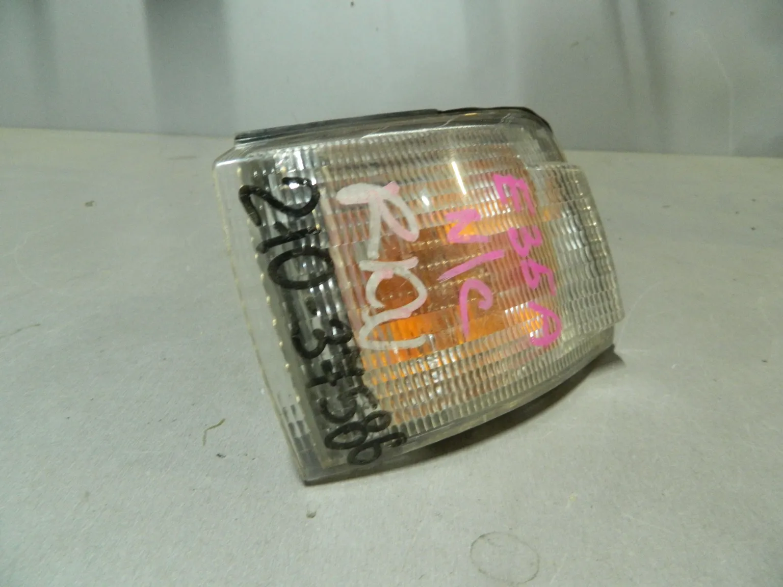 Габарит MITSUBISHI GALANT E33A Перед Лев (Контрактный) 79768334