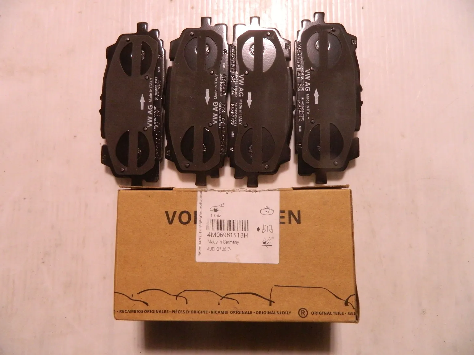 Колодки тормозные VAG 4M0698151BH Перед