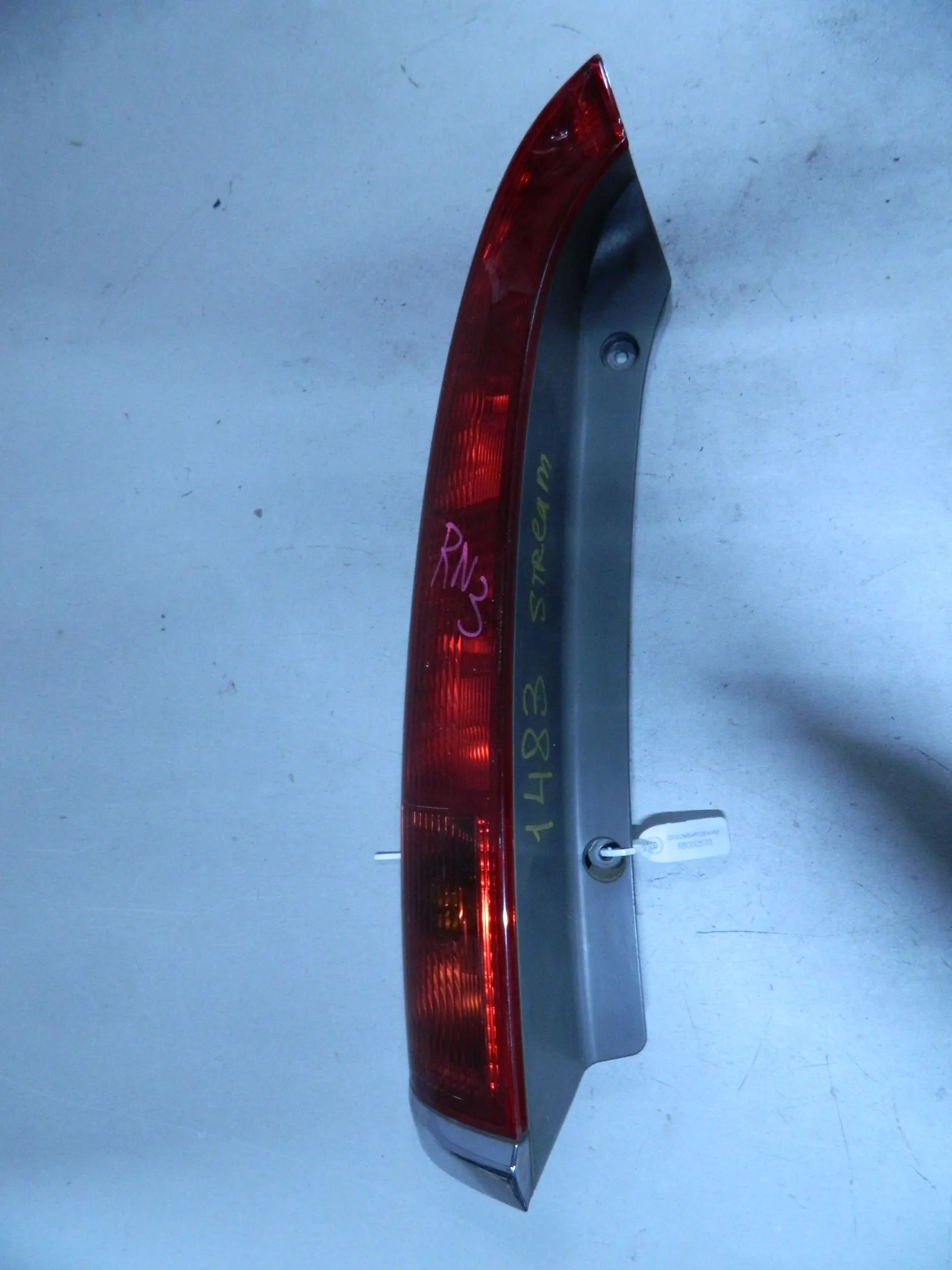 Фонарь HONDA STREAM RN1 Зад Лев 1483 (Контрактный) 68000570