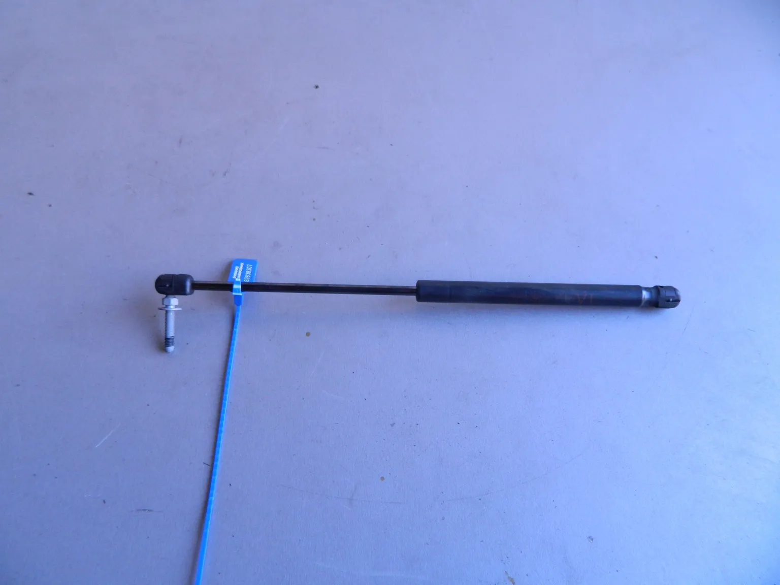 Амортизатор багажника HYUNDAI EQUUS VI G6DA 2013-2015 (Б/У) 69838307