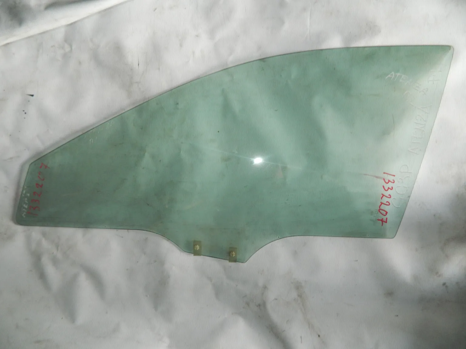 Стекло двери MAZDA ATENZA GG3P Перед. Лев (Контрактный) 1332207